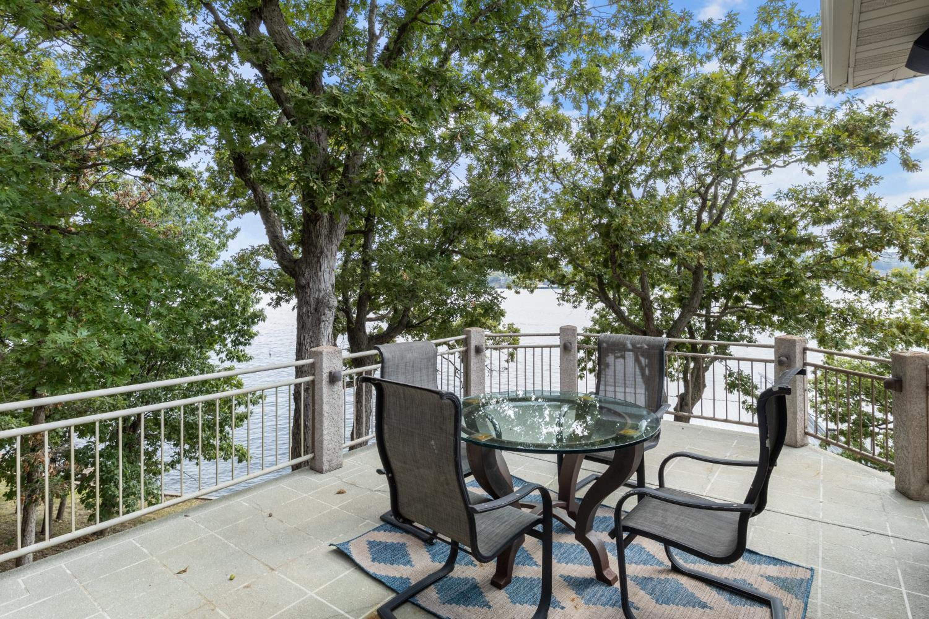 Pet-Friendly Home In The Main Channel w/ Breathtaking Sunsets & Lake Views