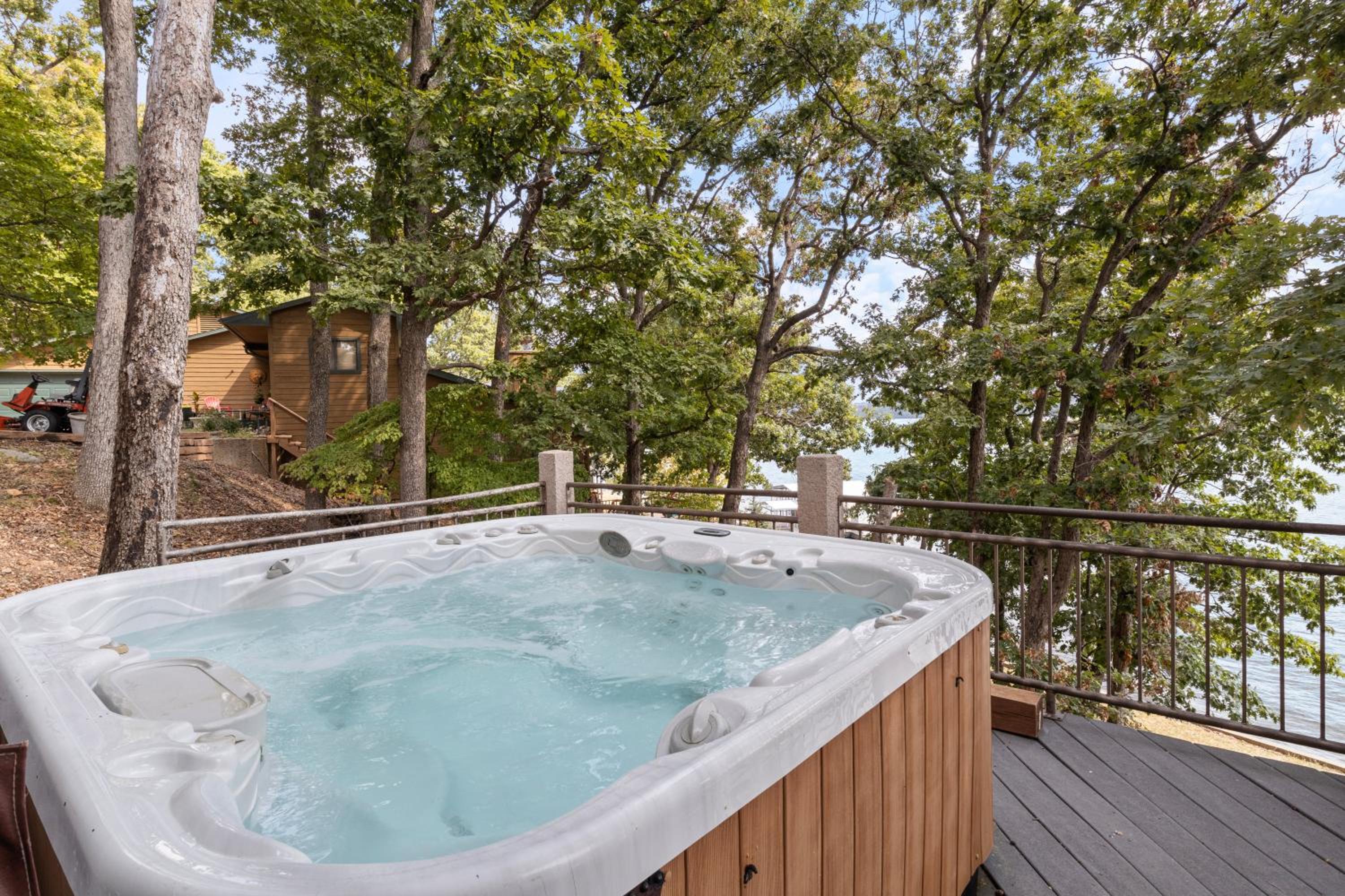 Pet-Friendly Home In The Main Channel w/ Breathtaking Sunsets & Lake Views
