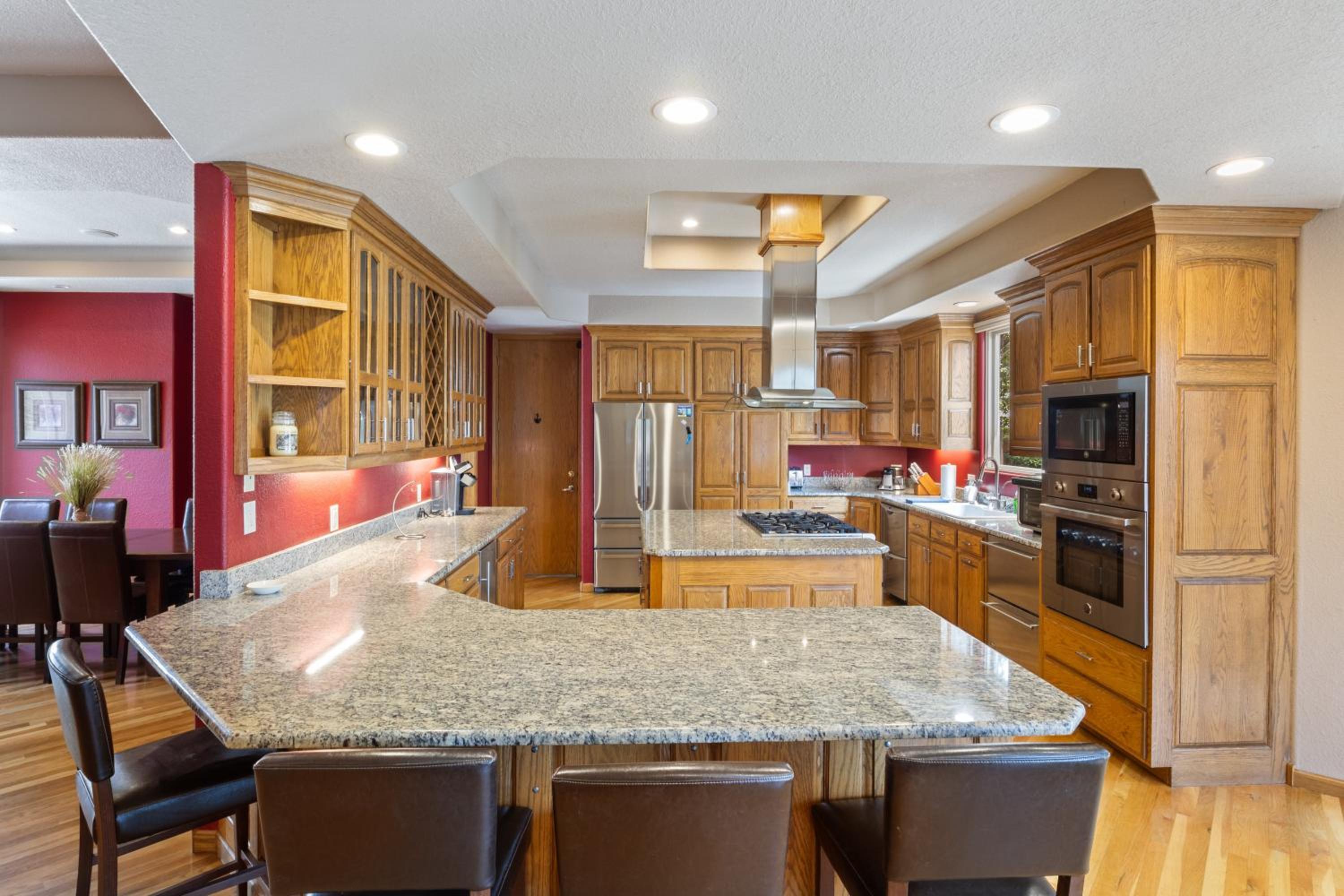 Pet-Friendly Home In The Main Channel w/ Breathtaking Sunsets & Lake Views