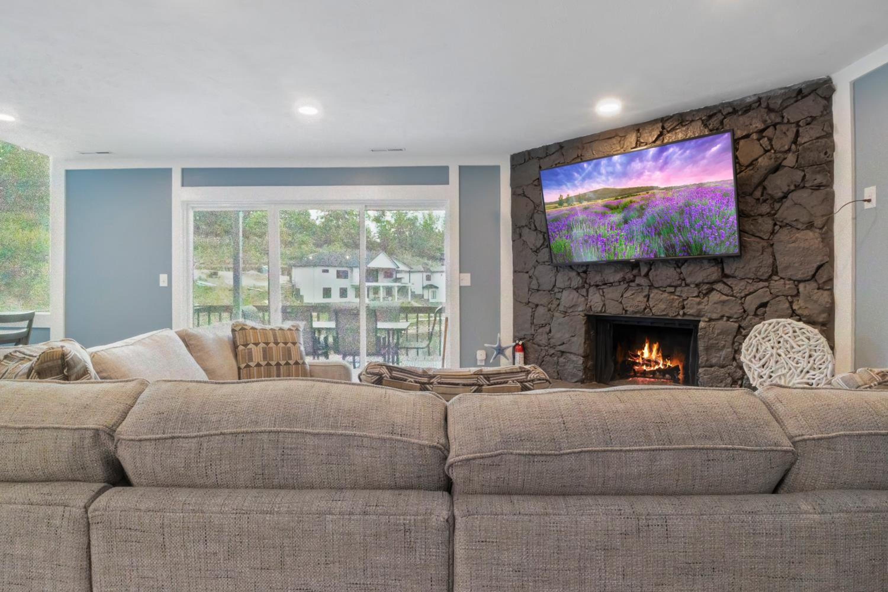 Our Cove Retreat - Perfect for Wave-Free Swimming, Tanning & Prime Location Fun!