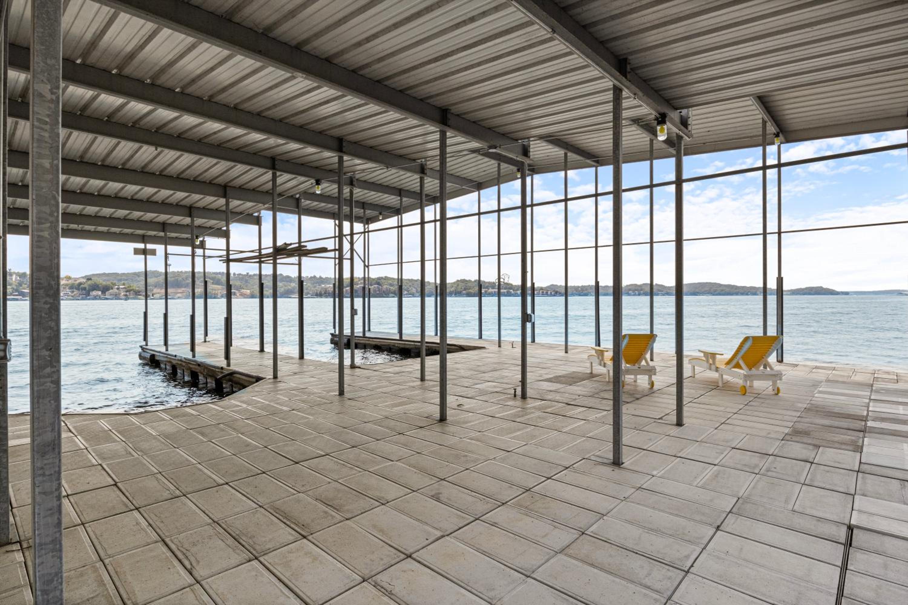 Pet-Friendly Home In The Main Channel w/ Breathtaking Sunsets & Lake Views