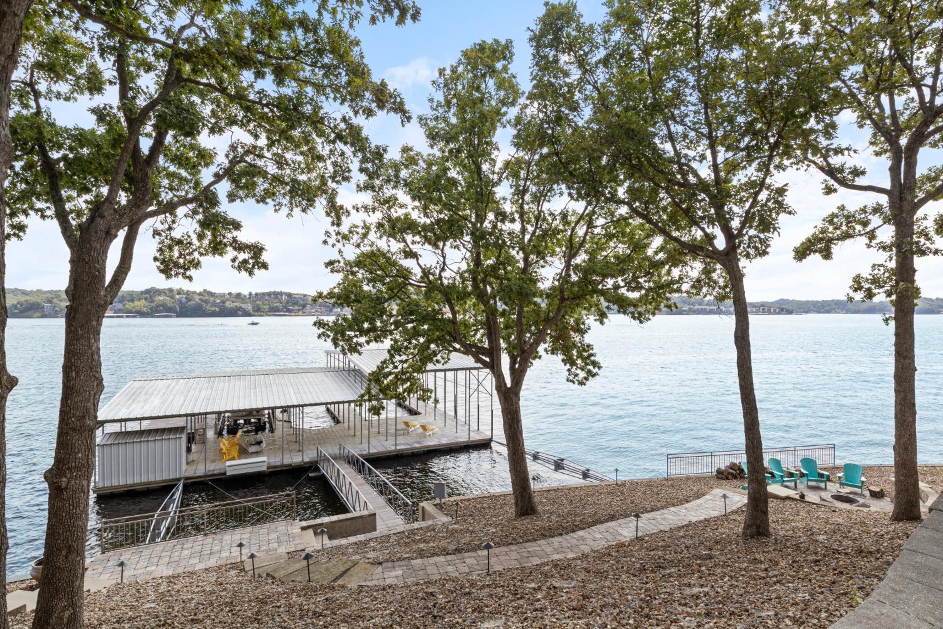 Pet-Friendly Home In The Main Channel w/ Breathtaking Sunsets & Lake Views