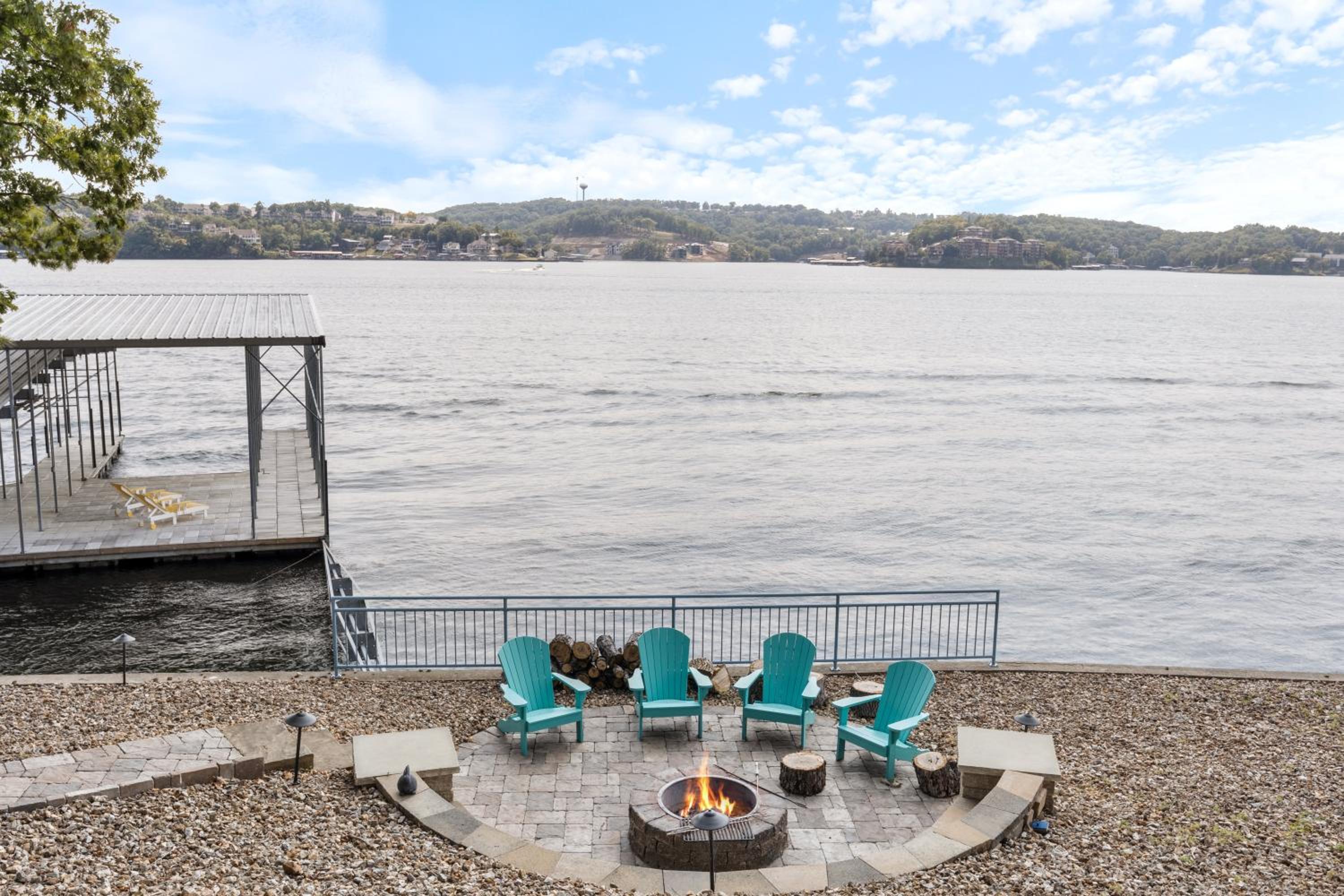 Pet-Friendly Home In The Main Channel w/ Breathtaking Sunsets & Lake Views