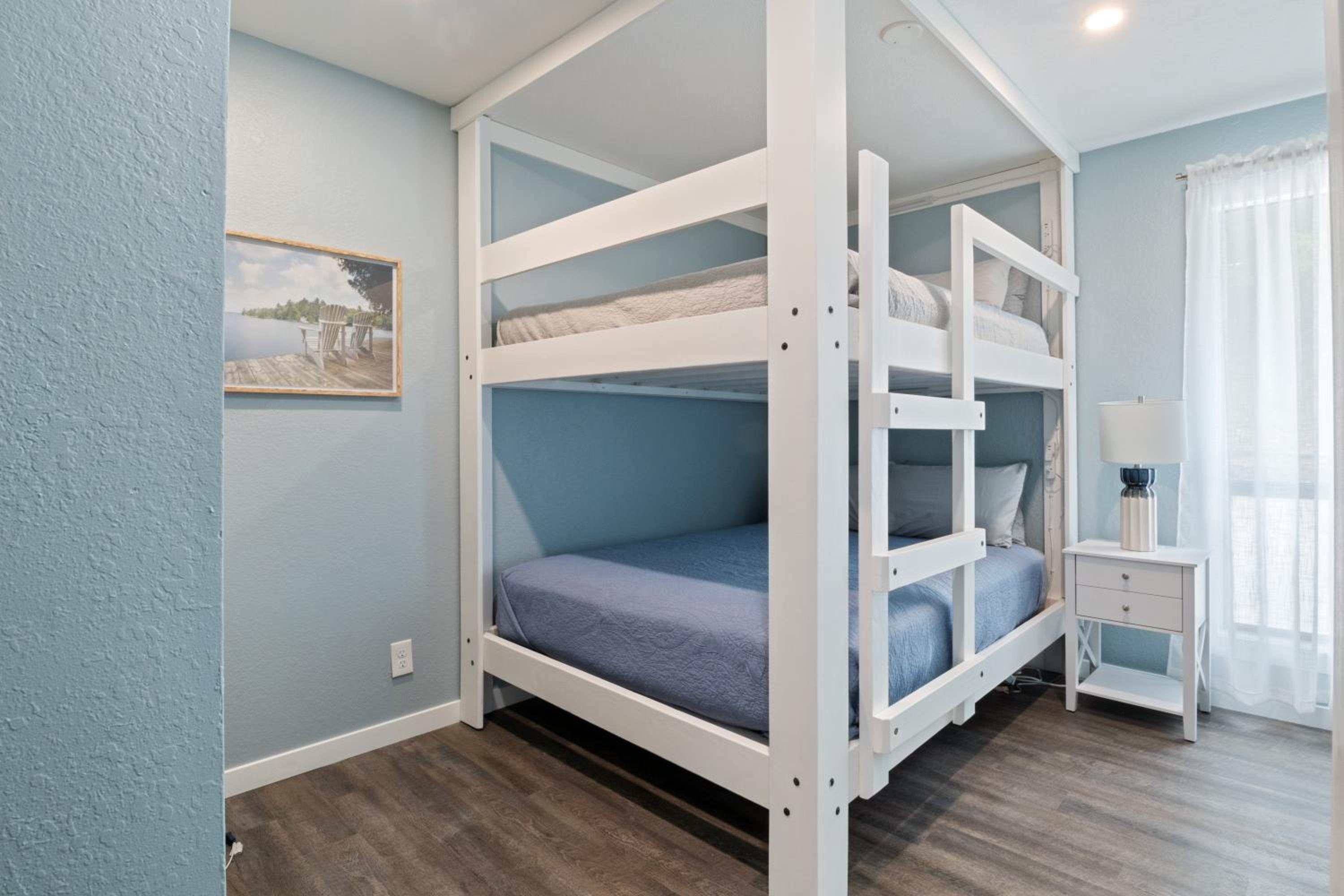 Our Cove Retreat - Perfect for Wave-Free Swimming, Tanning & Prime Location Fun!