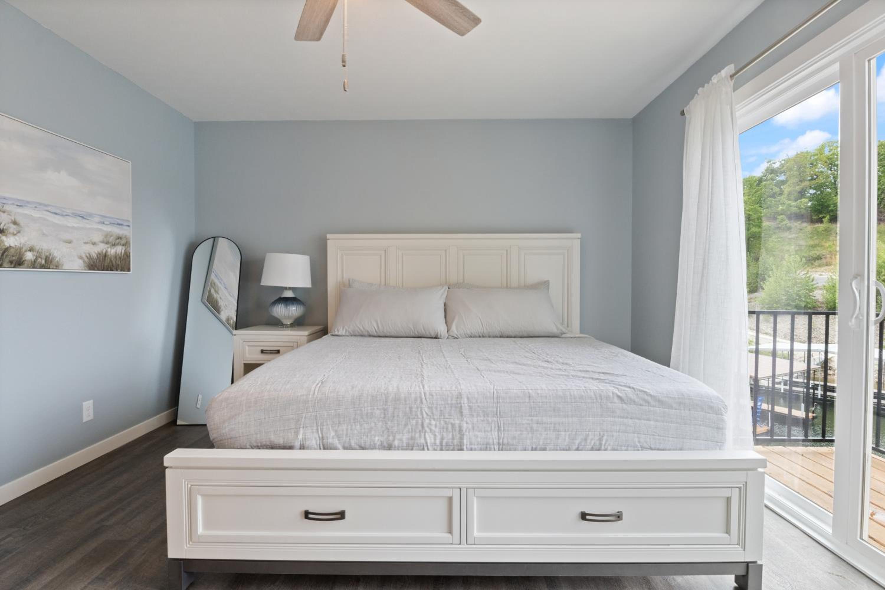 Our Cove Retreat - Perfect for Wave-Free Swimming, Tanning & Prime Location Fun!