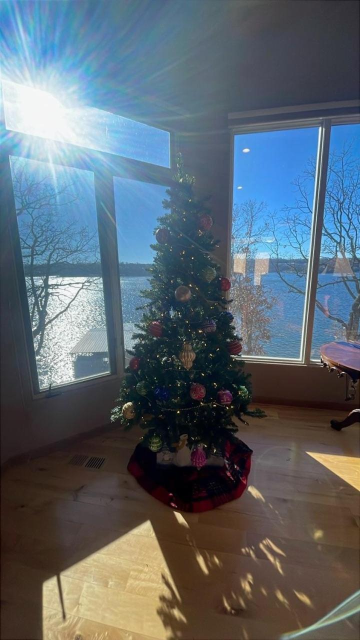 Pet-Friendly Home In The Main Channel w/ Breathtaking Sunsets & Lake Views