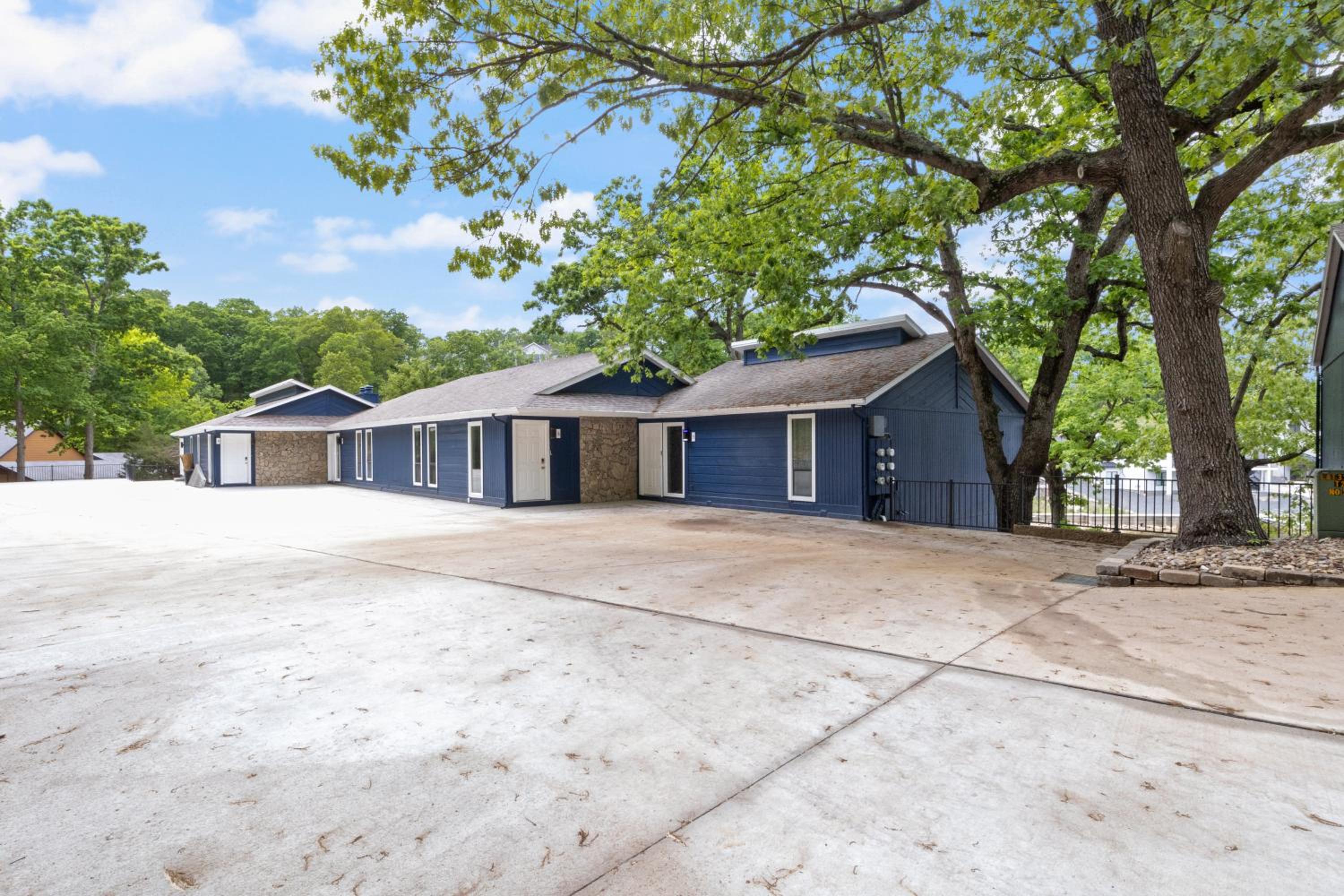 Our Cove Retreat - Perfect for Wave-Free Swimming, Tanning & Prime Location Fun!