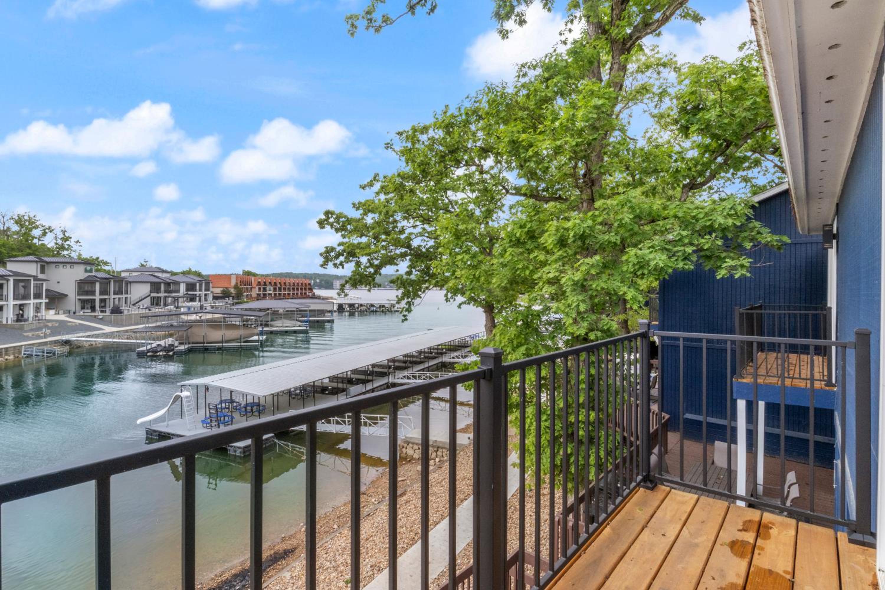 Our Cove Retreat - Perfect for Wave-Free Swimming, Tanning & Prime Location Fun!