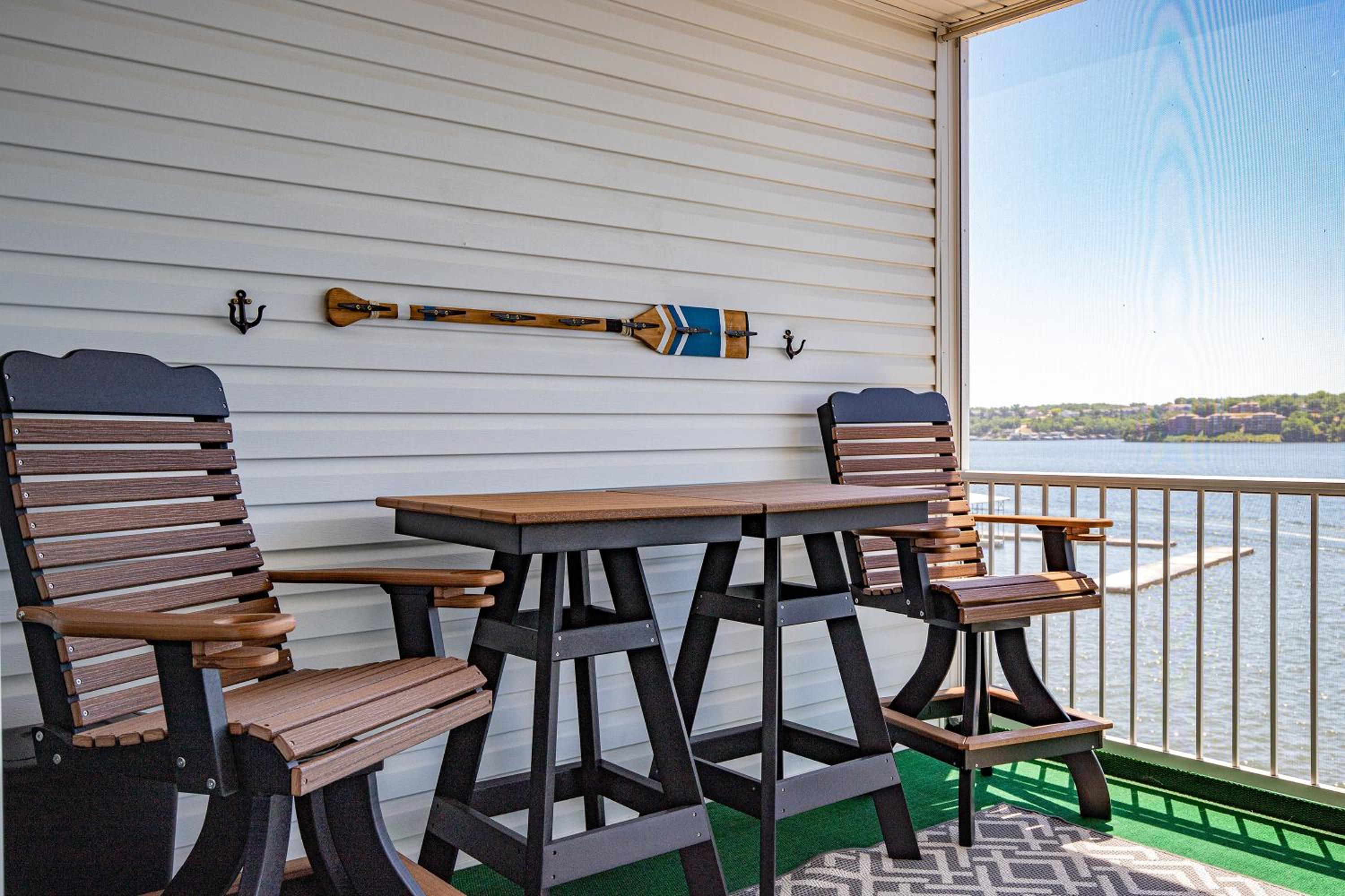 Island Life! Amazing Balcony-Views-Pool and Patio