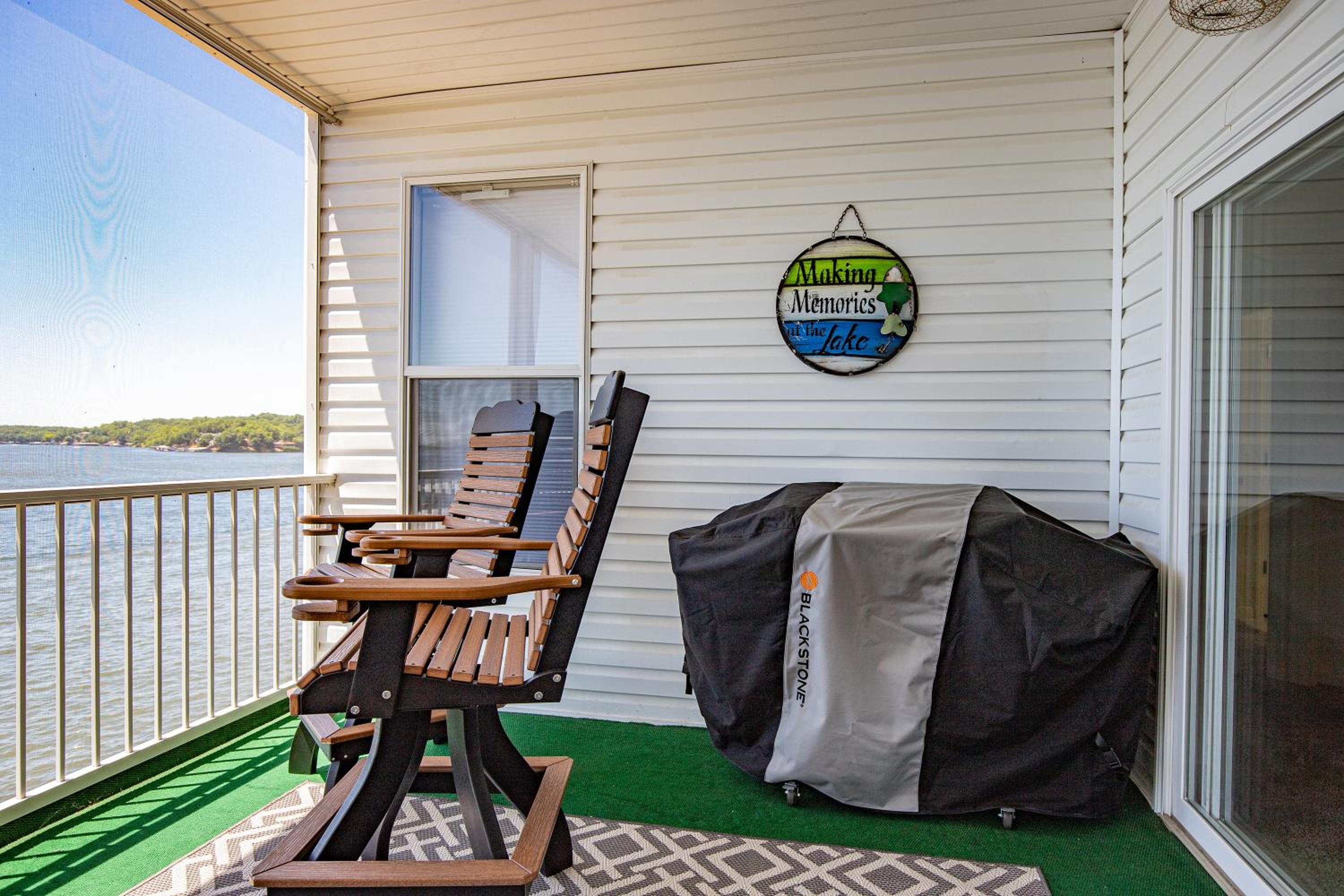 Island Life! Amazing Balcony-Views-Pool and Patio
