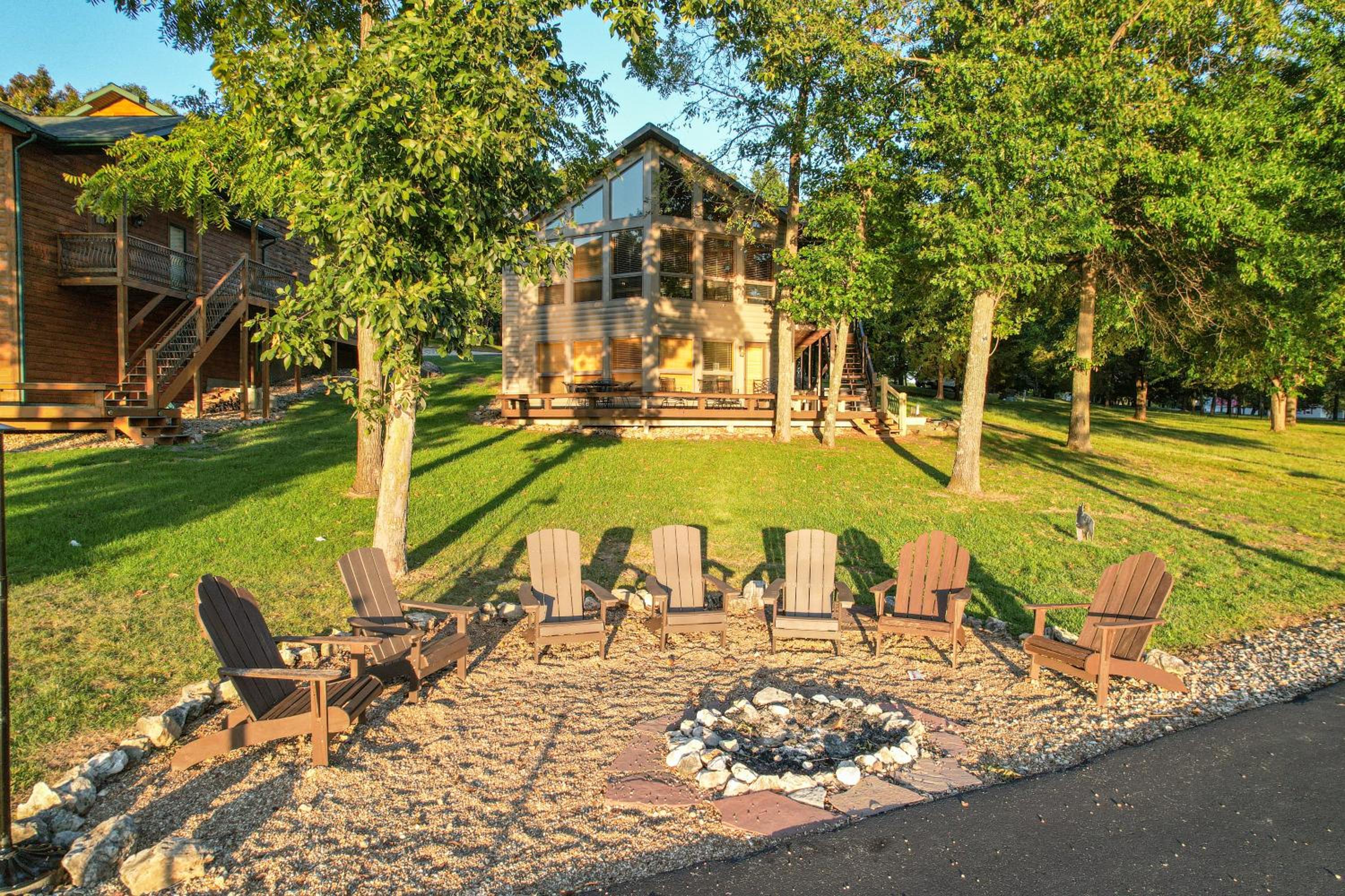 Hot Tub, Fire Pit, Awesome Loft & Amazing Views!