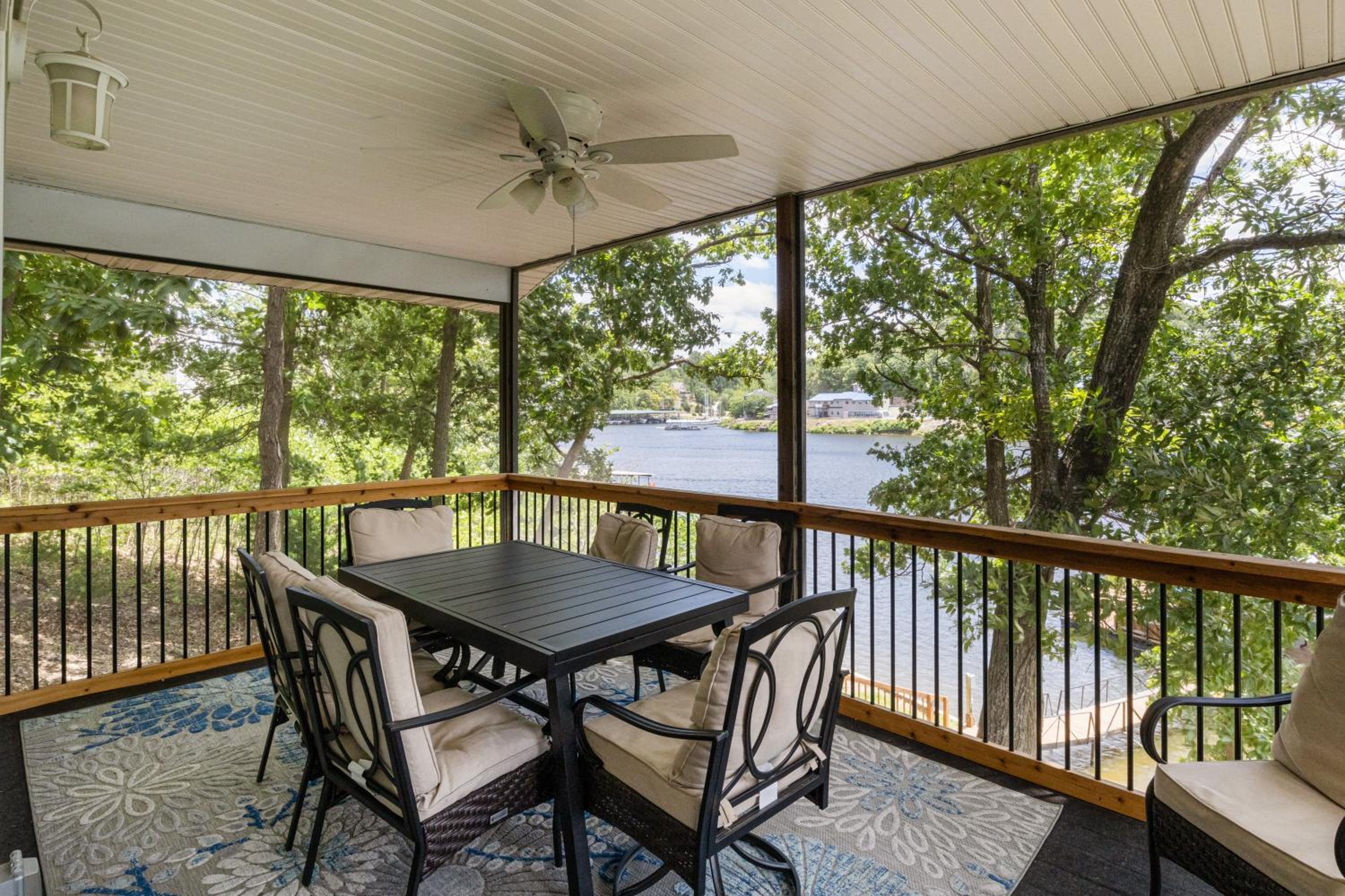 Spacious, Central Location, Fire Pit, Boat Slip