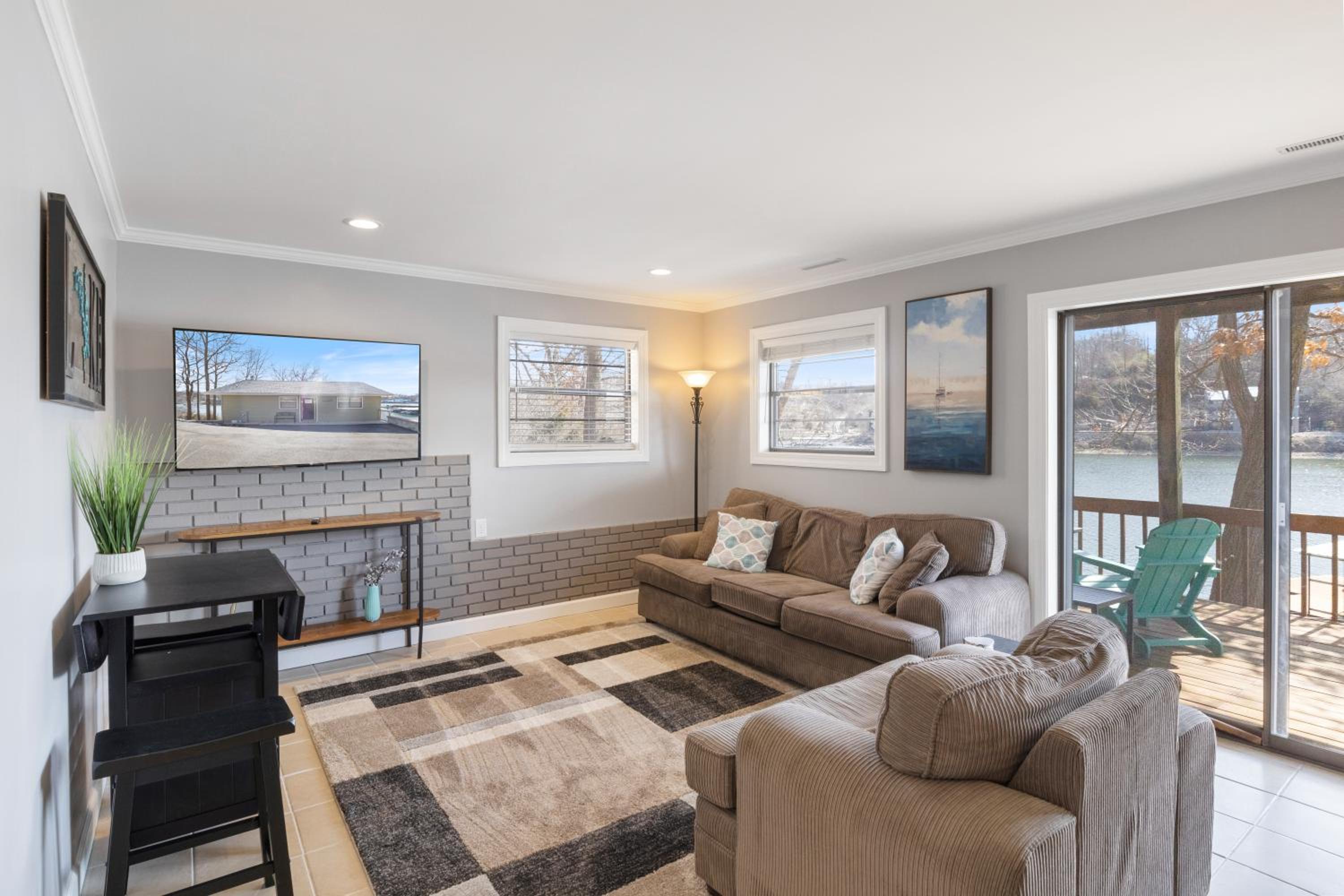 Spacious, Central Location, Fire Pit, Boat Slip
