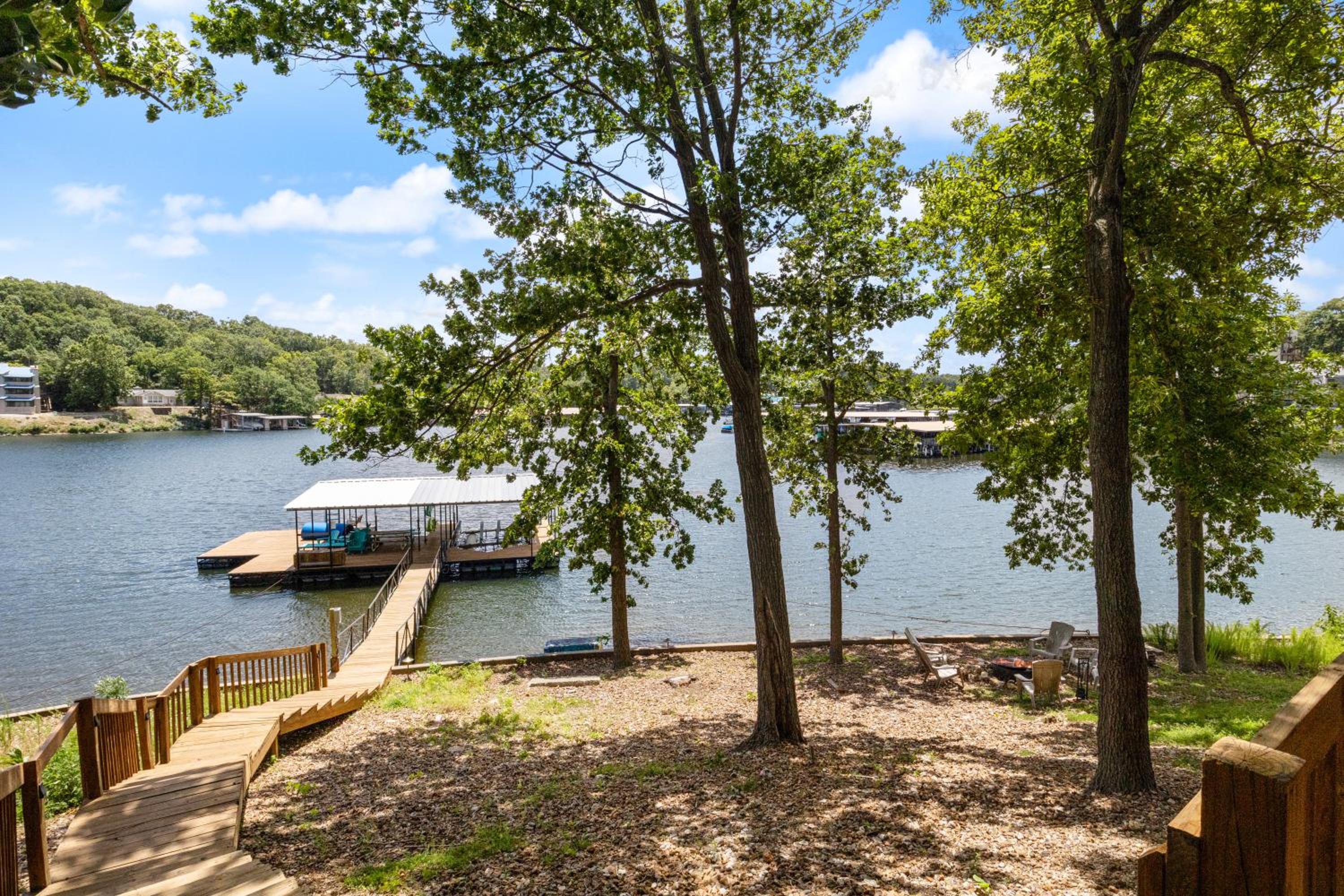 Spacious, Central Location, Fire Pit, Boat Slip
