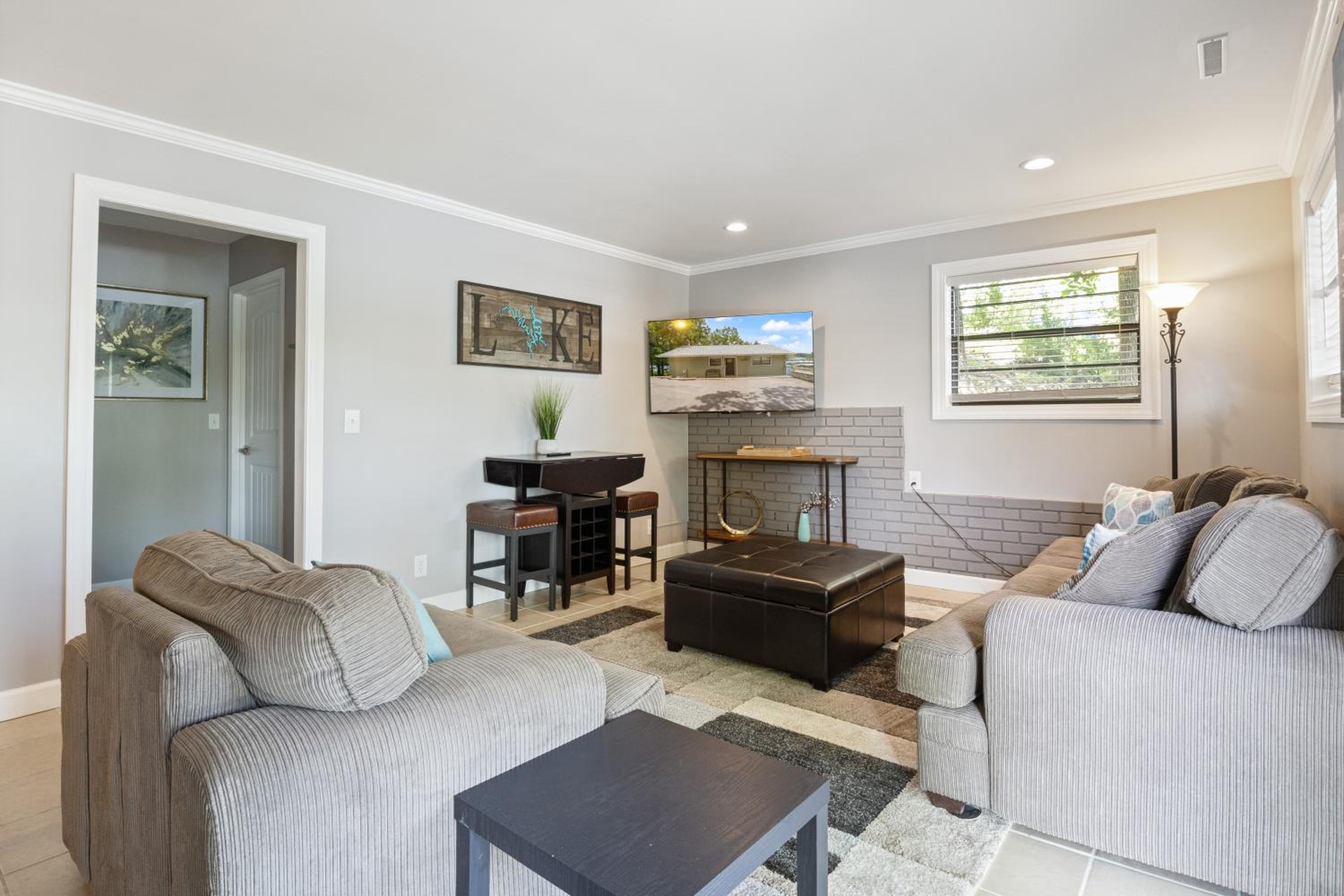 Spacious, Central Location, Fire Pit, Boat Slip