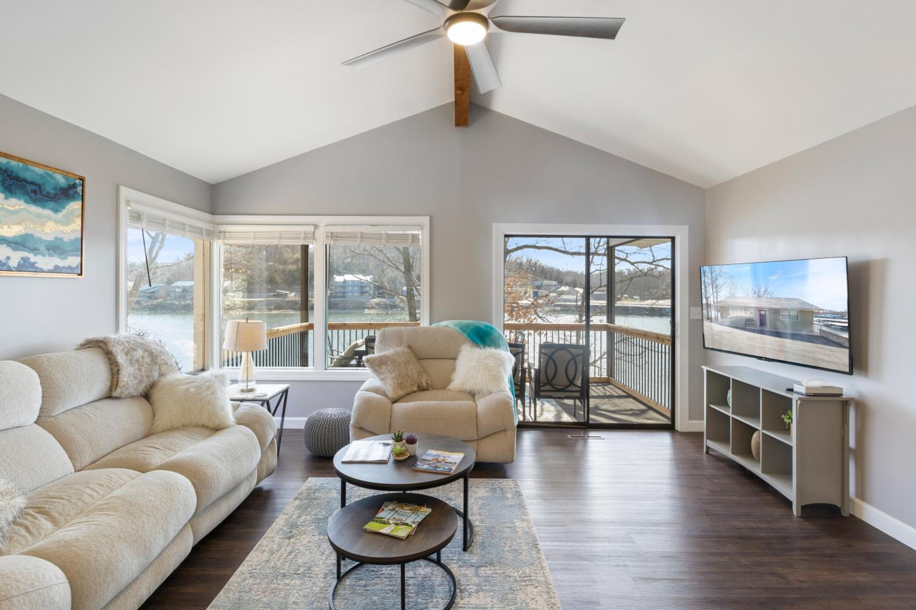Spacious, Central Location, Fire Pit, Boat Slip