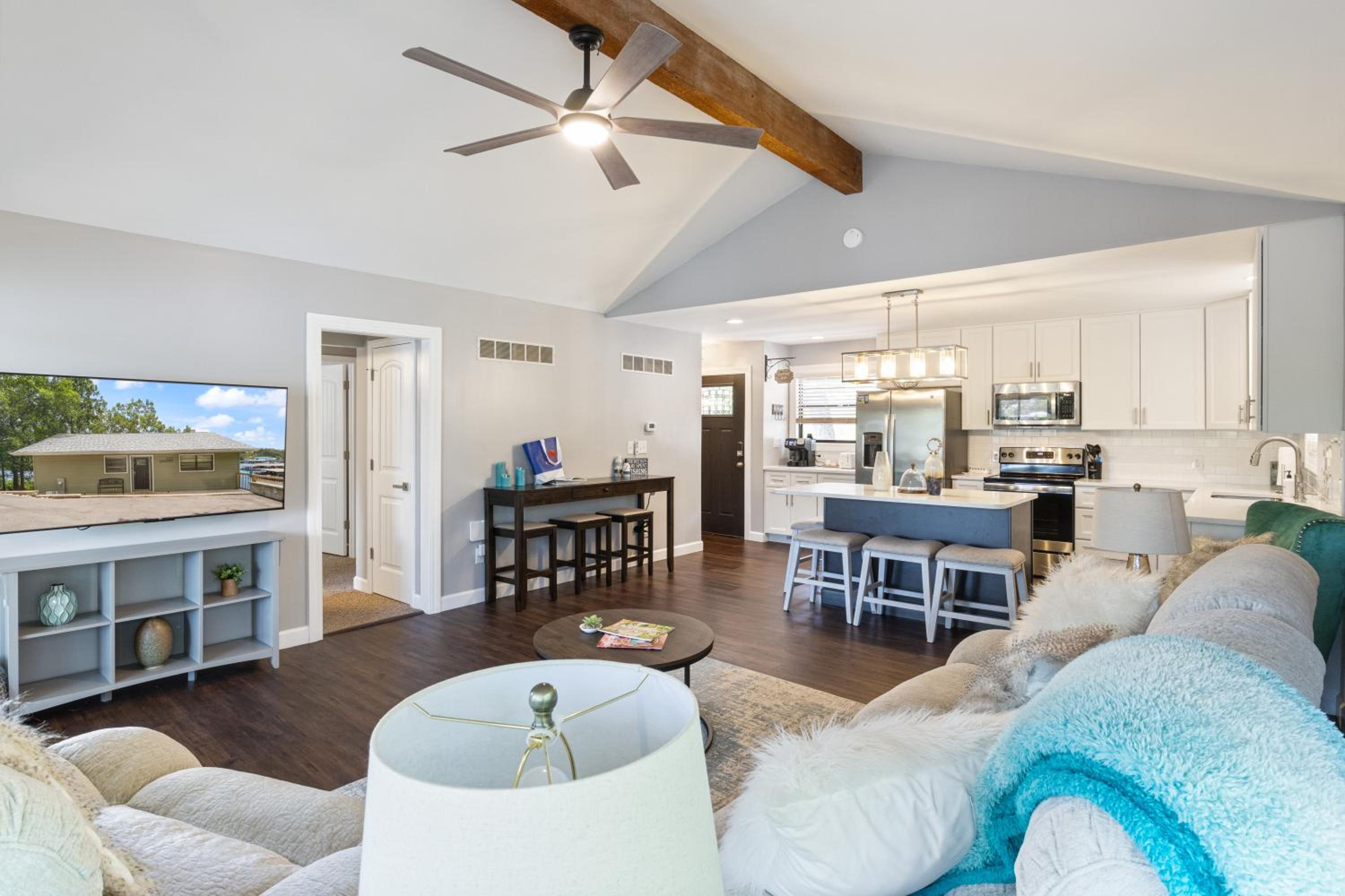 Spacious, Central Location, Fire Pit, Boat Slip