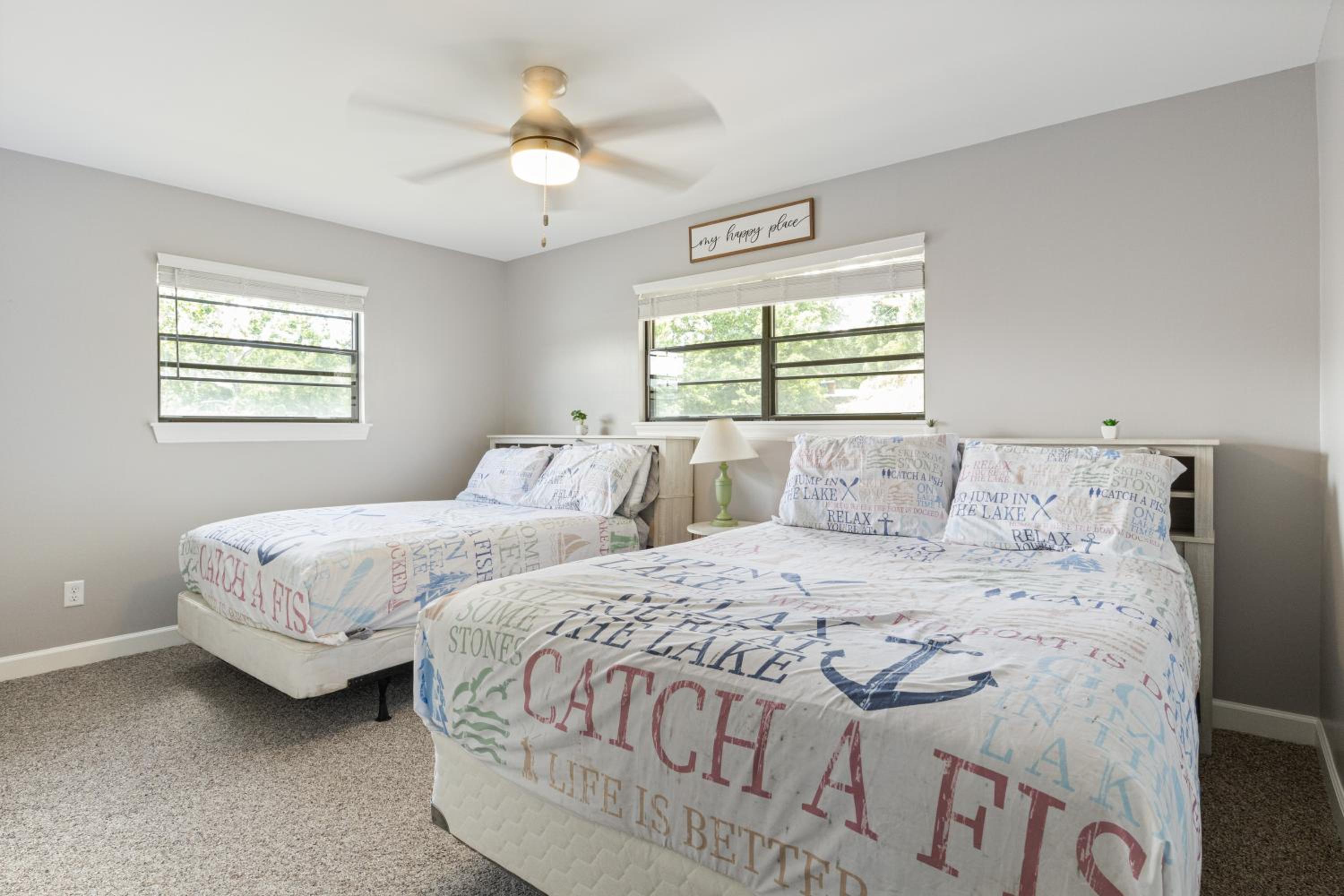 Spacious, Central Location, Fire Pit, Boat Slip