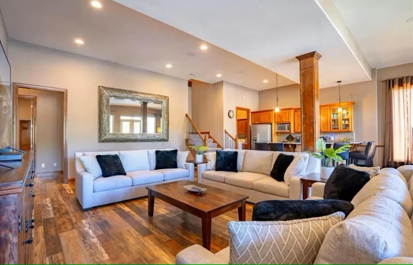 Porto Cima w/ Game Room, Dock, Boat Slip, Kayaks, Lakeside Fireplace & Hot Tub