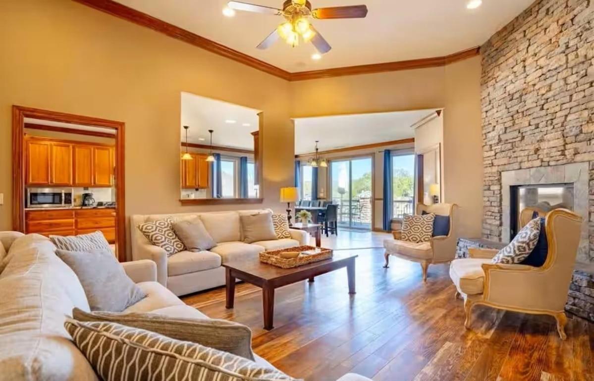 Porto Cima w/ Game Room, Dock, Boat Slip, Kayaks, Lakeside Fireplace & Hot Tub