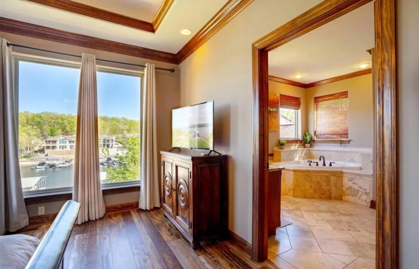 Porto Cima w/ Game Room, Dock, Boat Slip, Kayaks, Lakeside Fireplace & Hot Tub