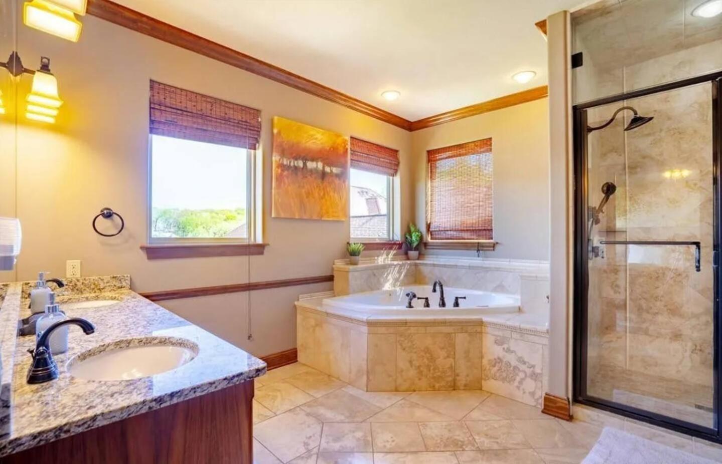 Porto Cima w/ Game Room, Dock, Boat Slip, Kayaks, Lakeside Fireplace & Hot Tub