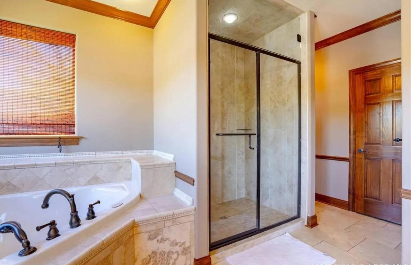 Porto Cima w/ Game Room, Dock, Boat Slip, Kayaks, Lakeside Fireplace & Hot Tub