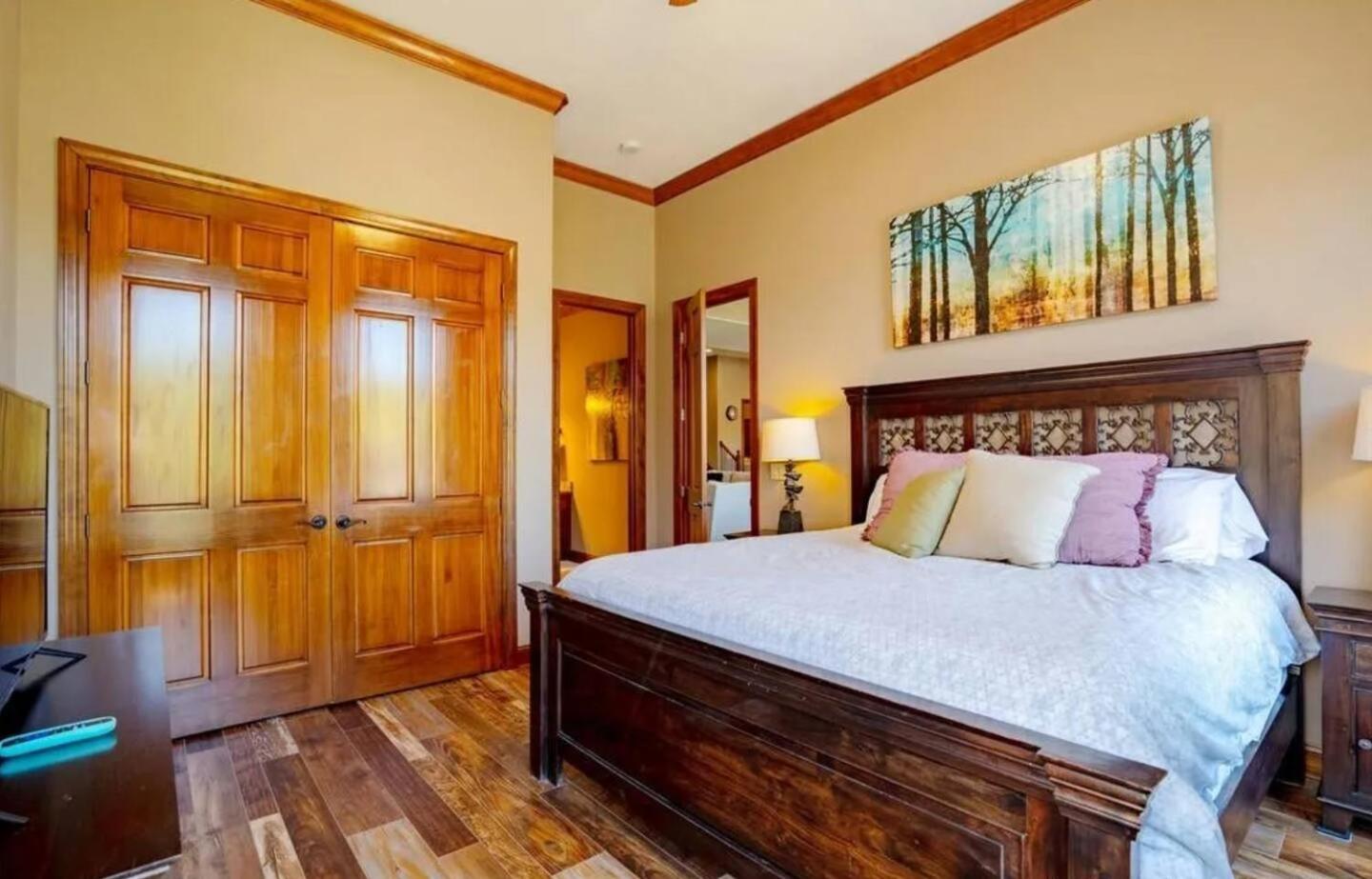 Porto Cima w/ Game Room, Dock, Boat Slip, Kayaks, Lakeside Fireplace & Hot Tub