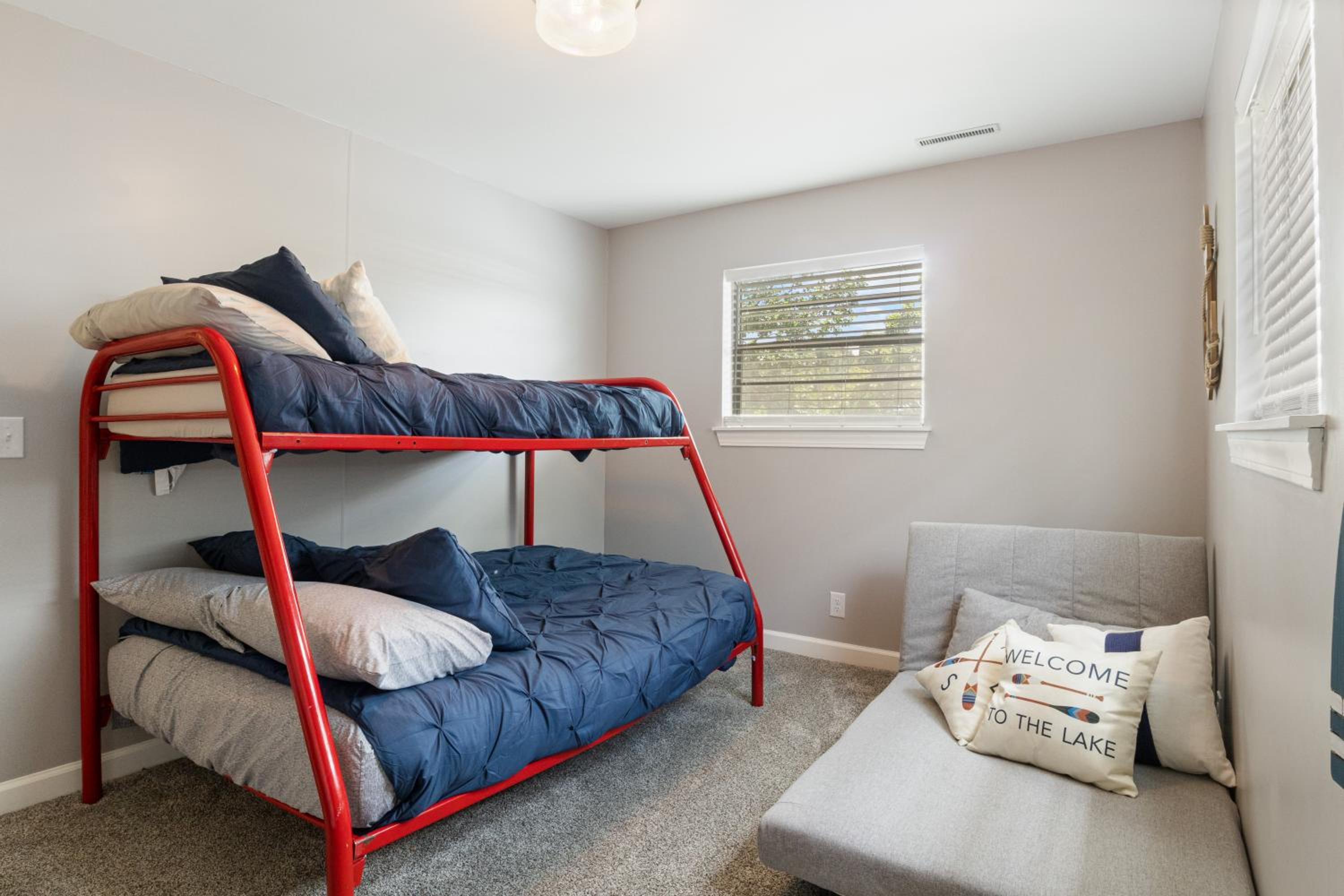 Spacious, Central Location, Fire Pit, Boat Slip