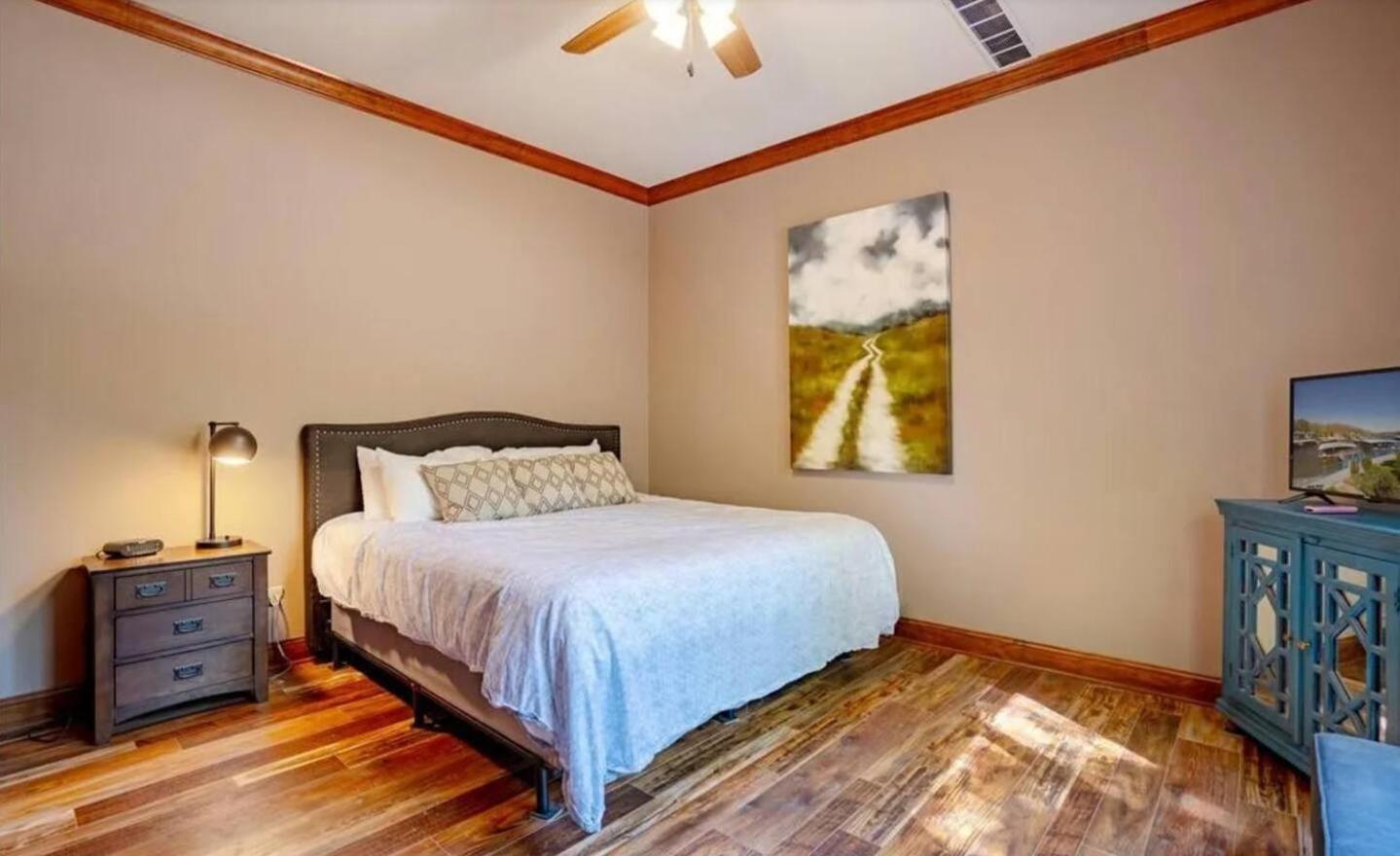 Porto Cima w/ Game Room, Dock, Boat Slip, Kayaks, Lakeside Fireplace & Hot Tub