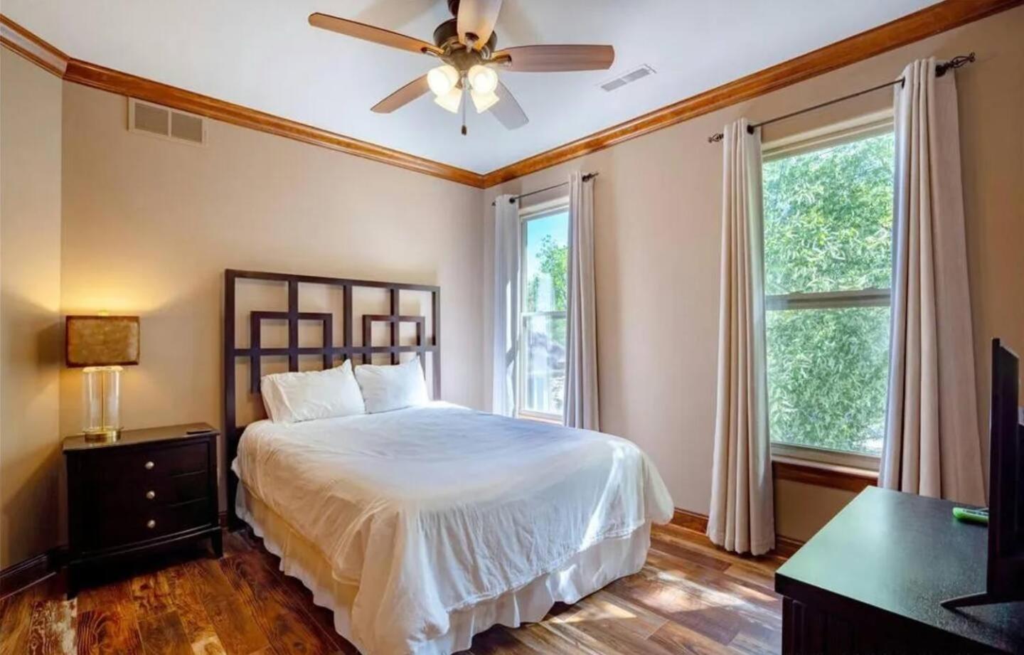 Porto Cima w/ Game Room, Dock, Boat Slip, Kayaks, Lakeside Fireplace & Hot Tub