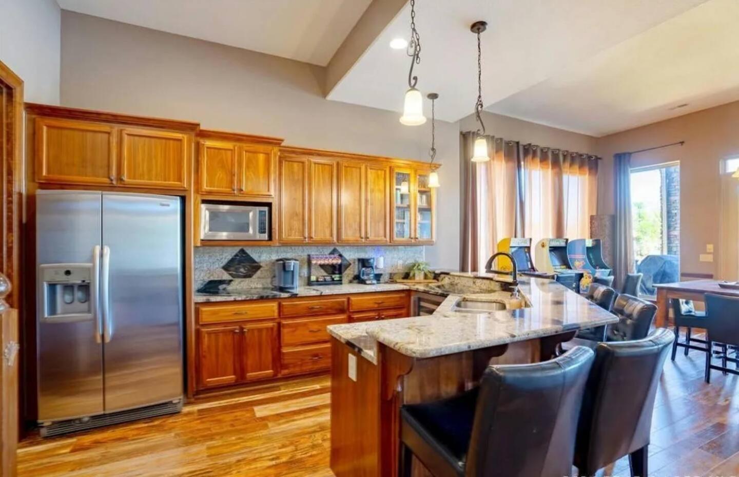 Porto Cima w/ Game Room, Dock, Boat Slip, Kayaks, Lakeside Fireplace & Hot Tub