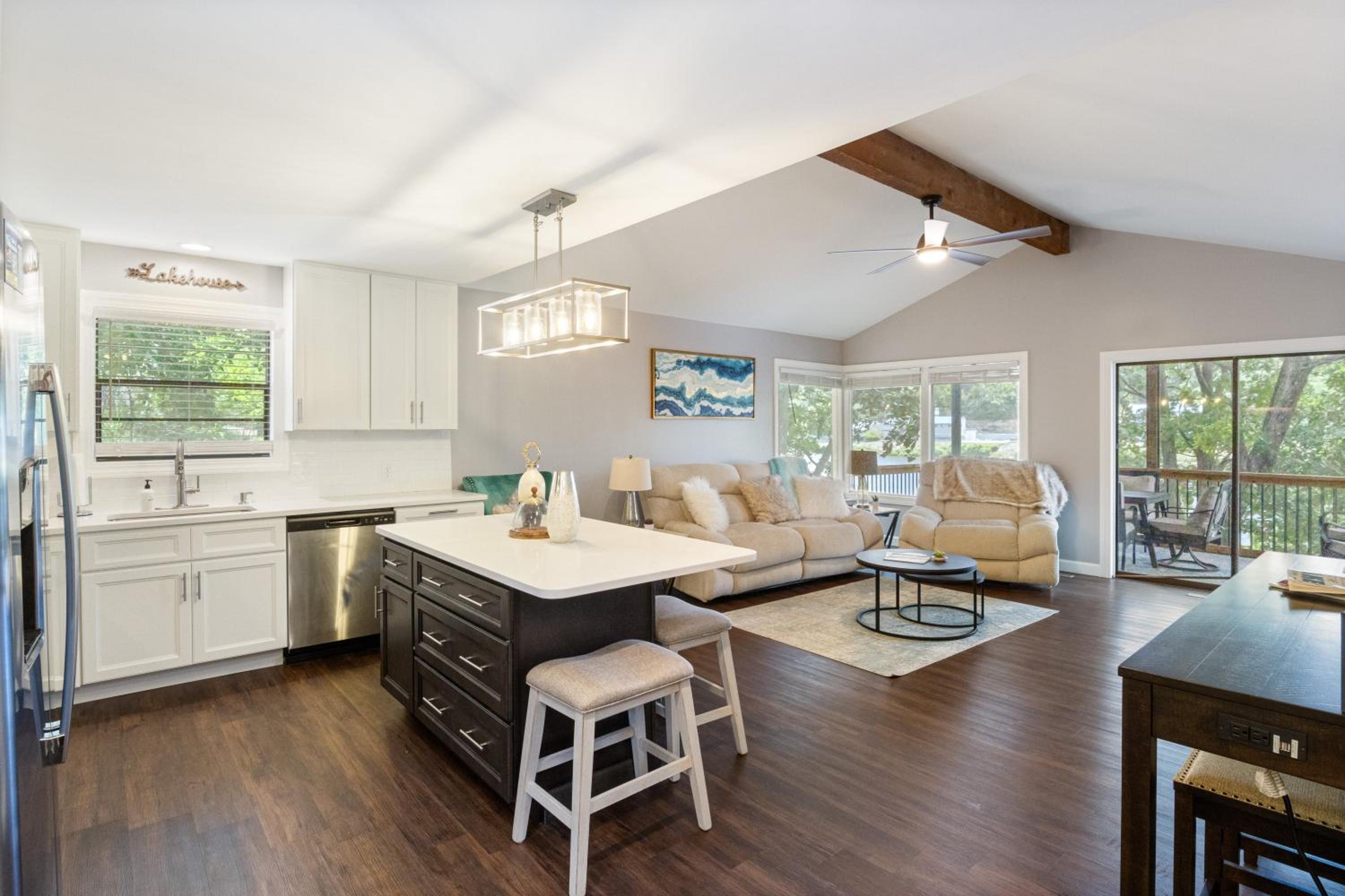 Spacious, Central Location, Fire Pit, Boat Slip