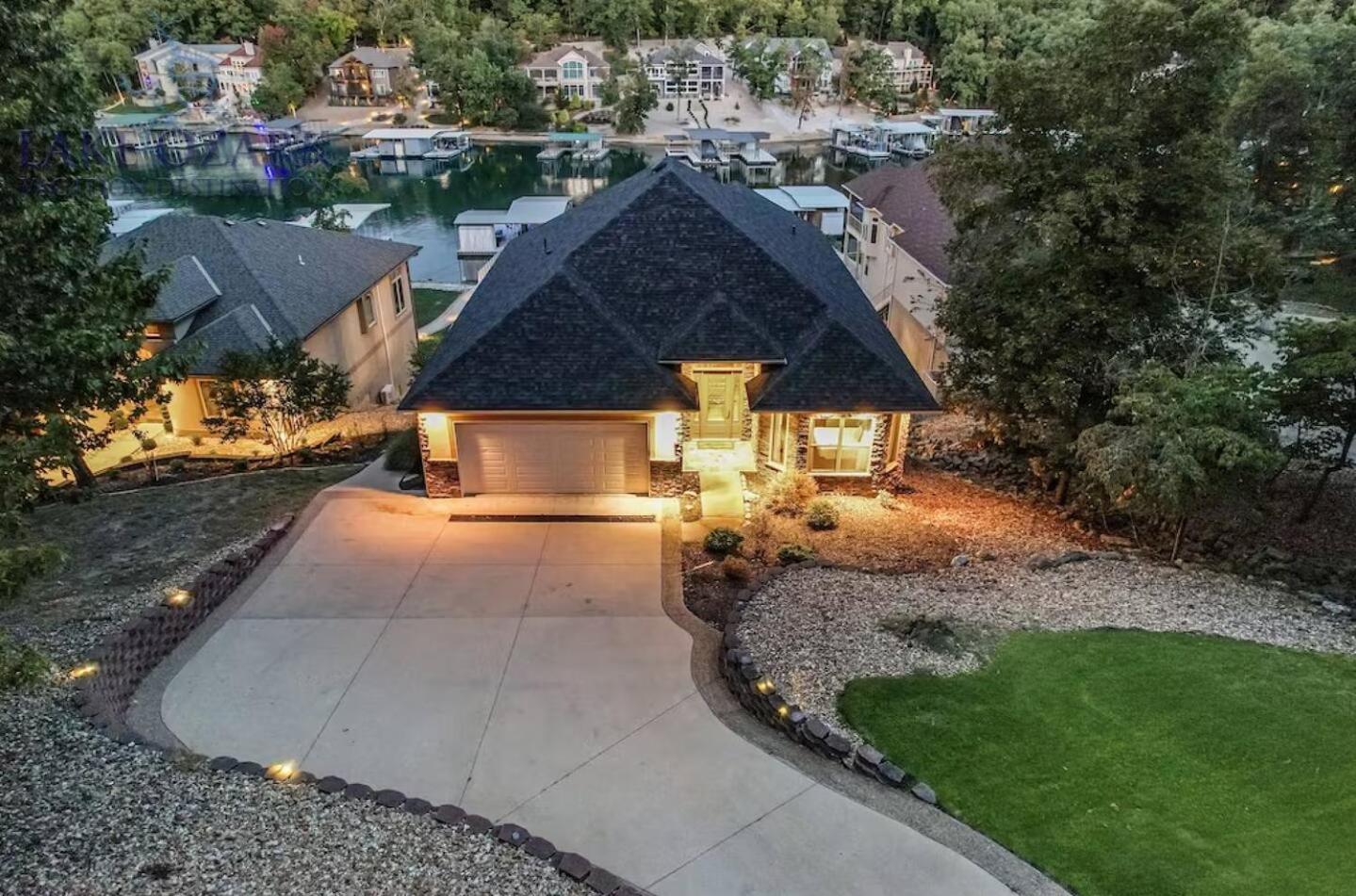 Porto Cima w/ Game Room, Dock, Boat Slip, Kayaks, Lakeside Fireplace & Hot Tub