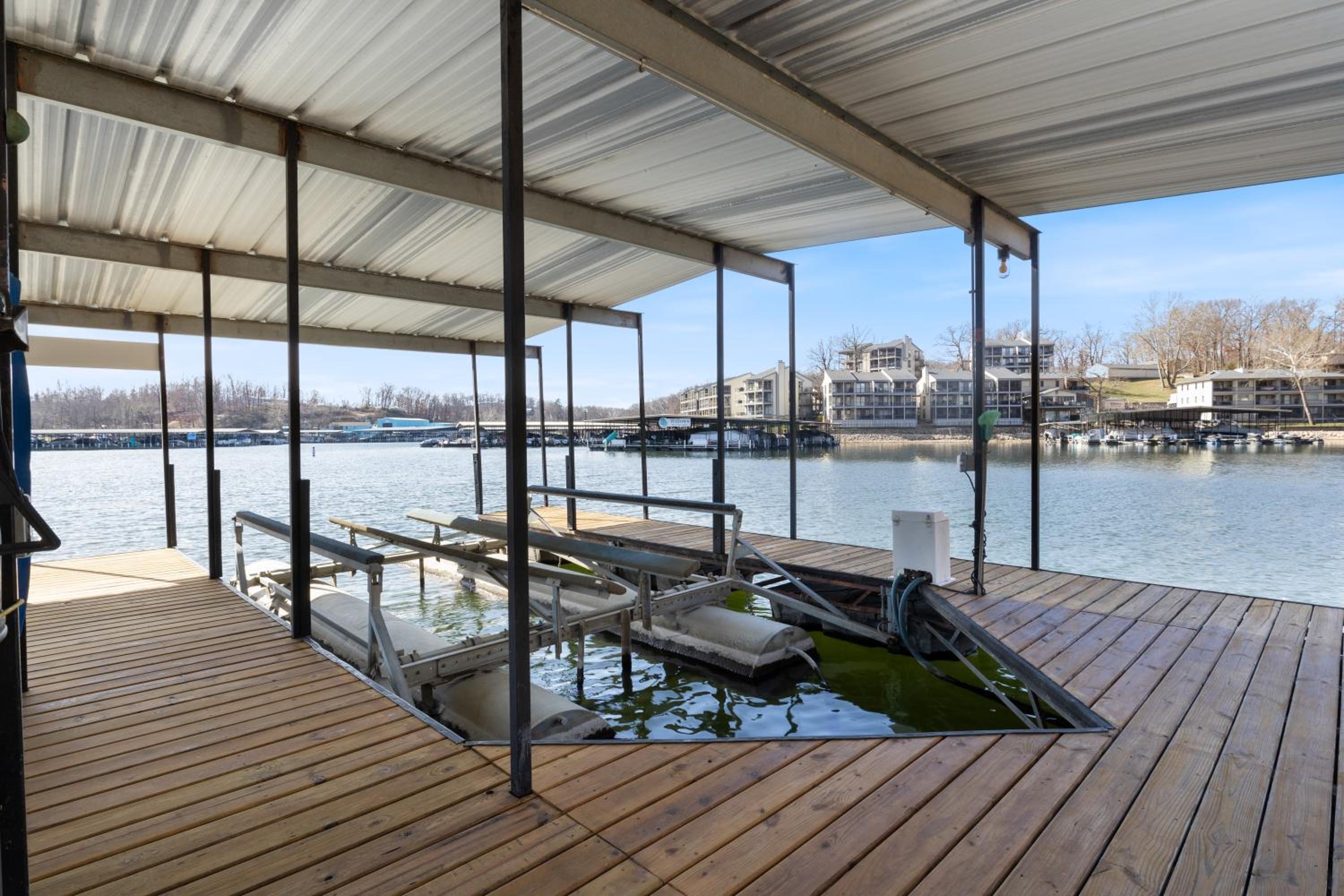 Spacious, Central Location, Fire Pit, Boat Slip