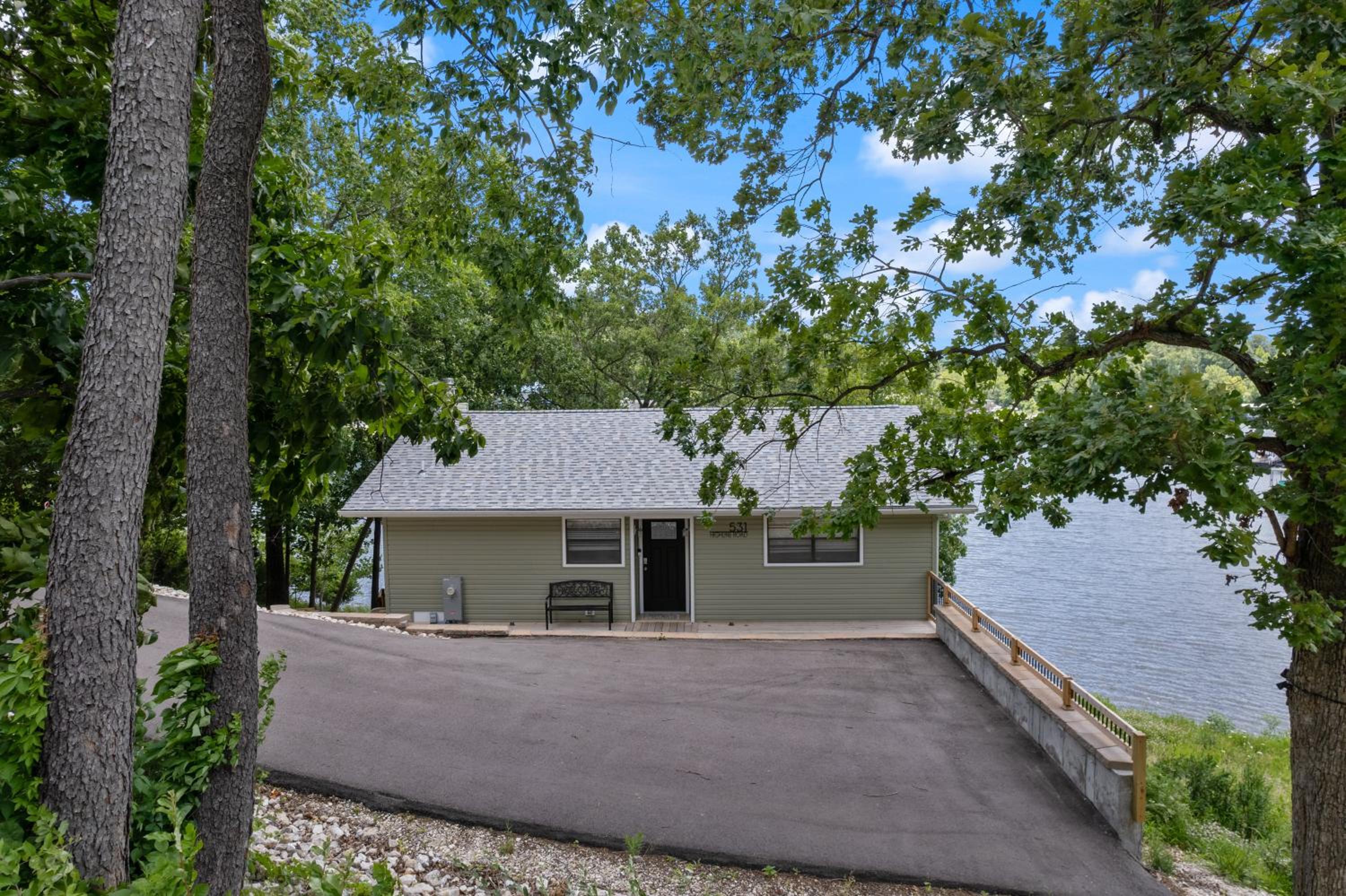 Spacious, Central Location, Fire Pit, Boat Slip