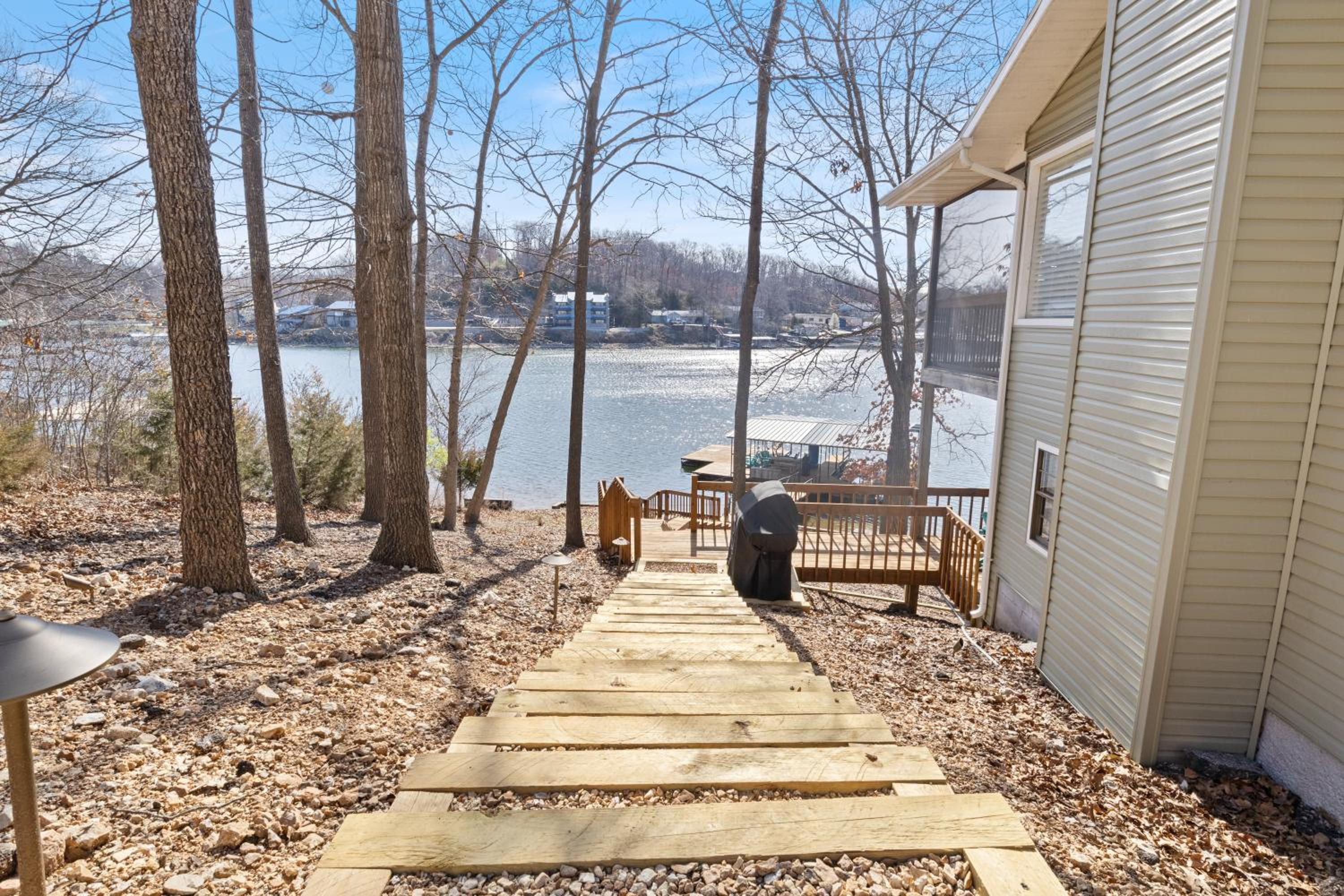 Spacious, Central Location, Fire Pit, Boat Slip