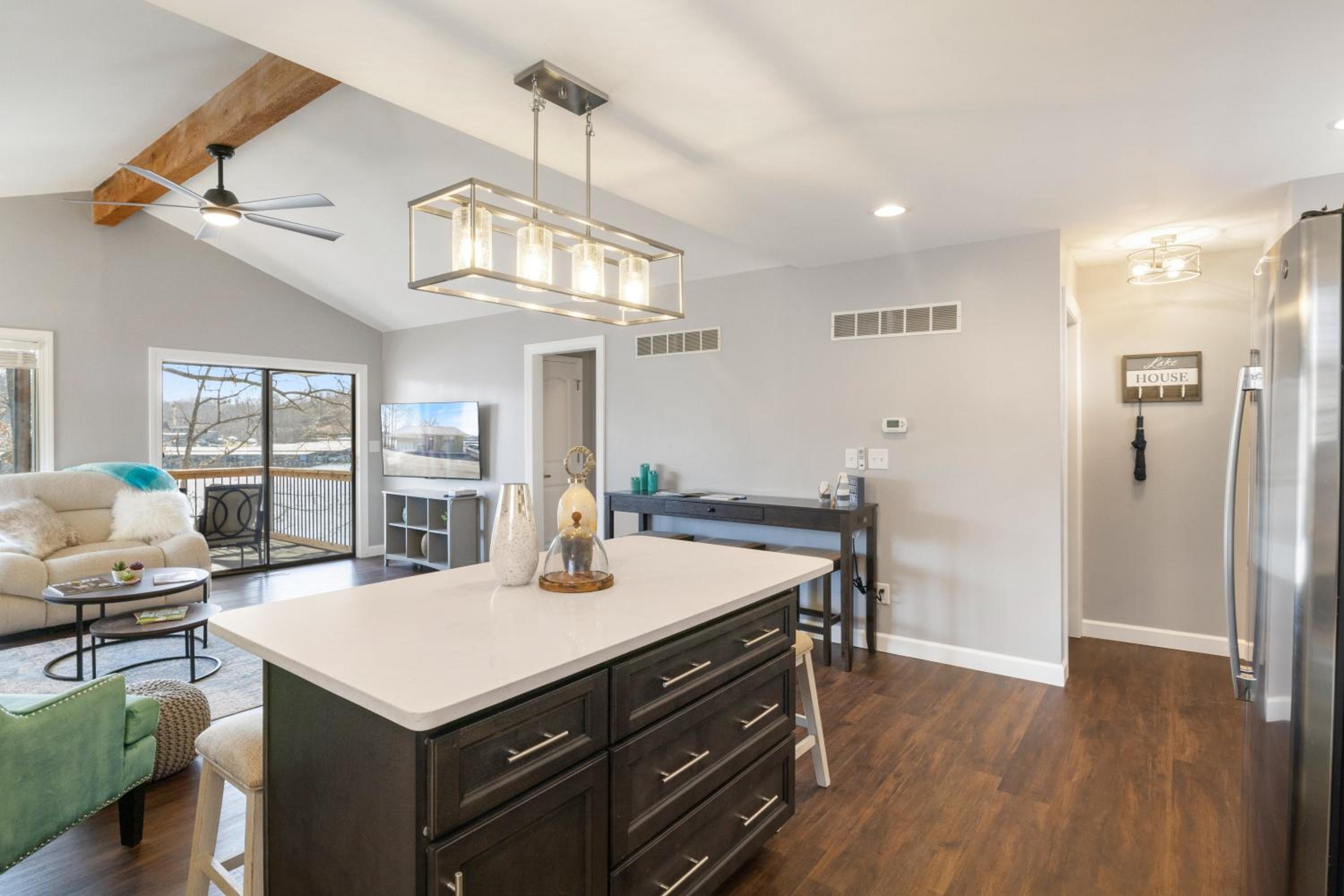 Spacious, Central Location, Fire Pit, Boat Slip