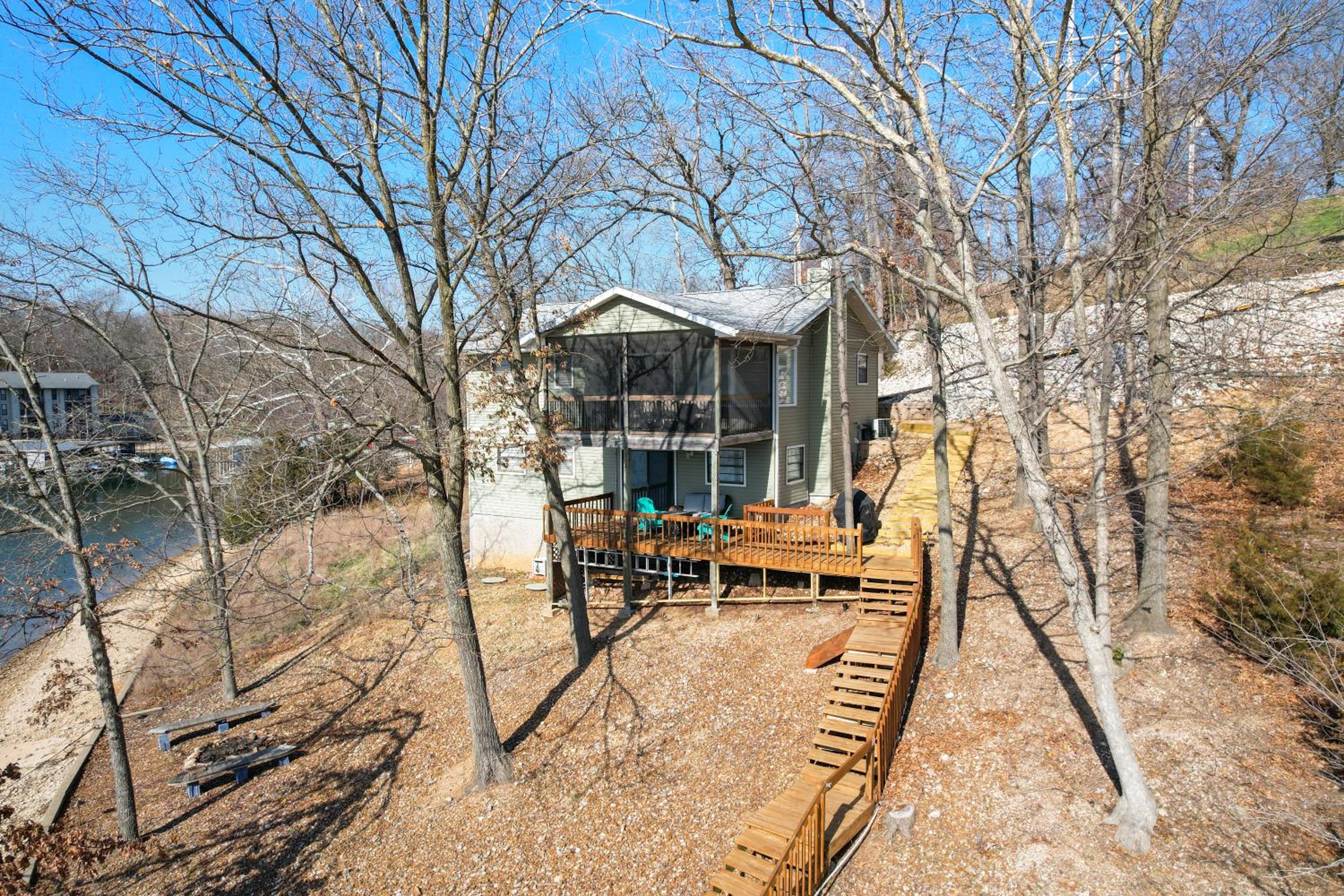 Spacious, Central Location, Fire Pit, Boat Slip