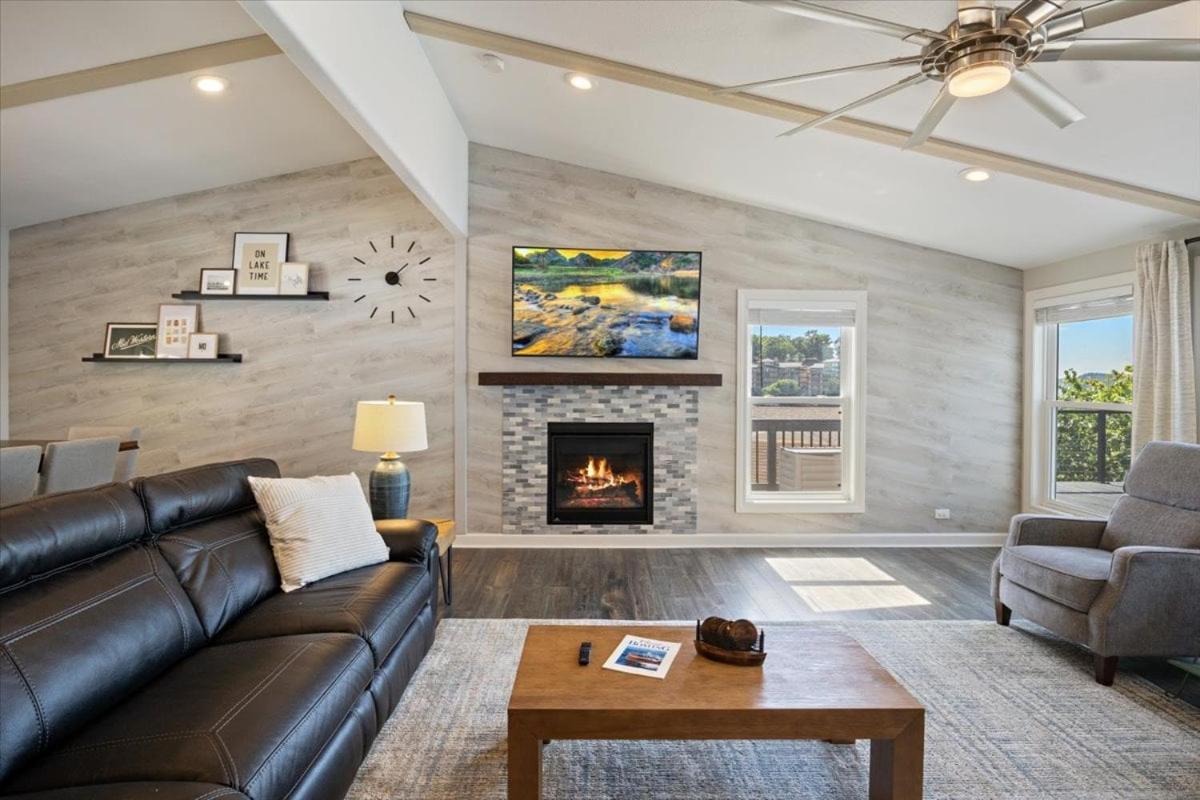 Lakefront Home with Game Room, Firepits & Gazebo at 3MM
