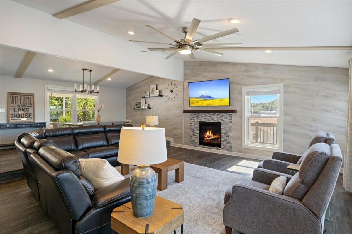 Lakefront Home with Game Room, Firepits & Gazebo at 3MM