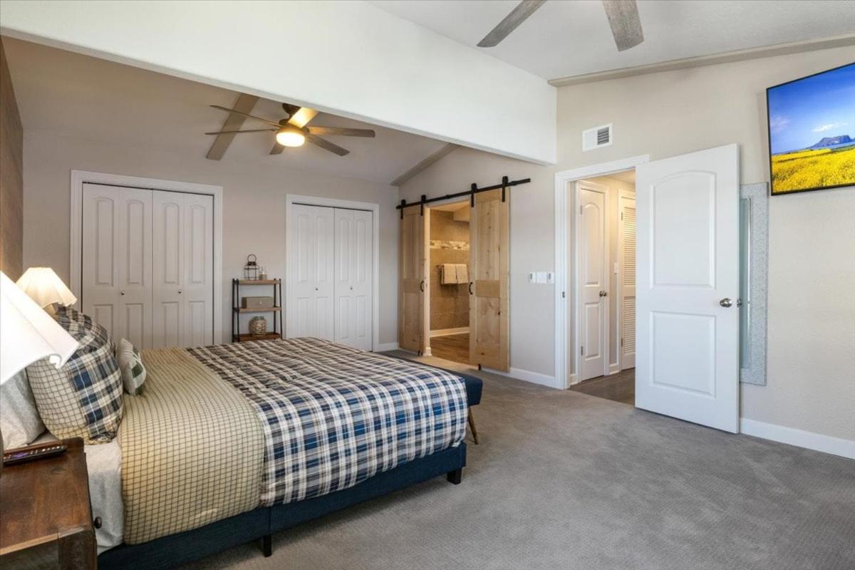 Lakefront Home with Game Room, Firepits & Gazebo at 3MM