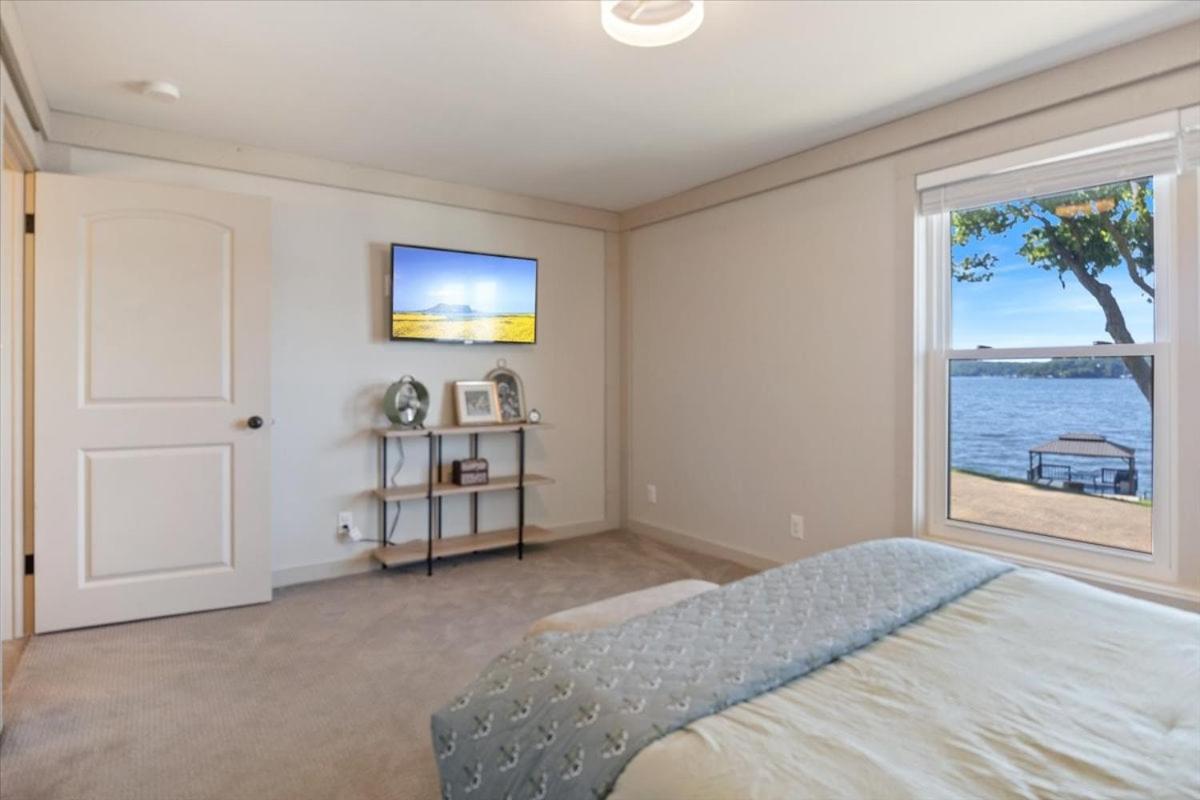 Lakefront Home with Game Room, Firepits & Gazebo at 3MM