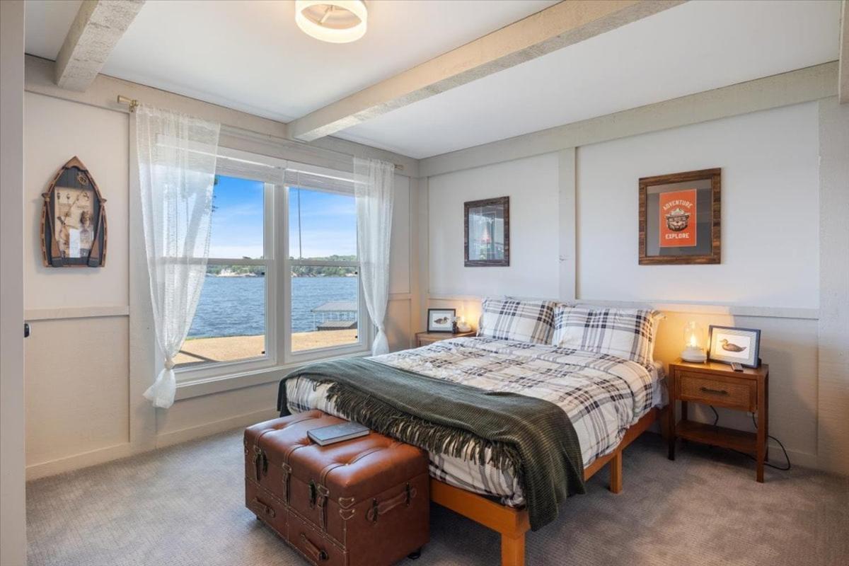 Lakefront Home with Game Room, Firepits & Gazebo at 3MM