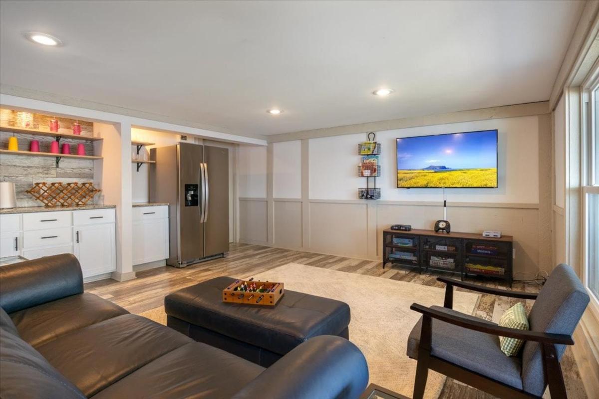 Lakefront Home with Game Room, Firepits & Gazebo at 3MM