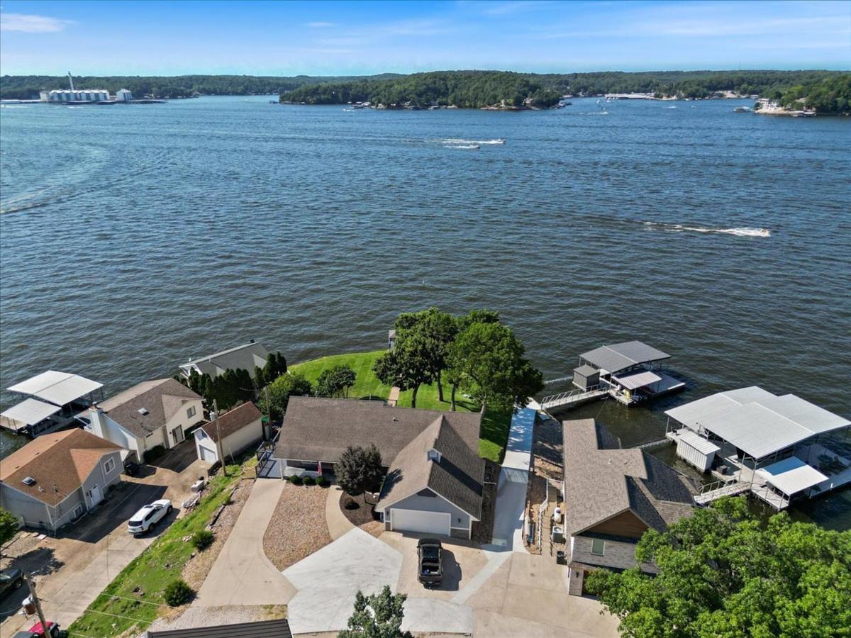 Lakefront Home with Game Room, Firepits & Gazebo at 3MM