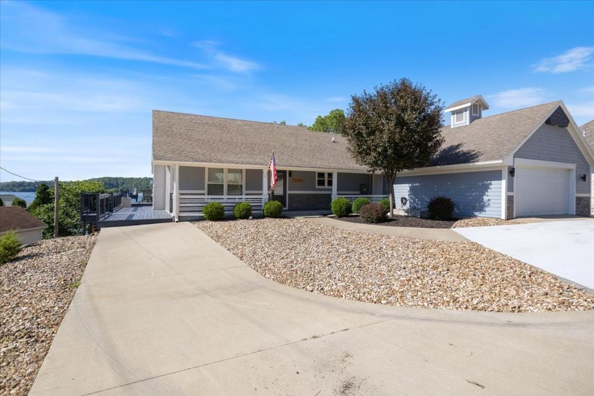 Lakefront Home with Game Room, Firepits & Gazebo at 3MM