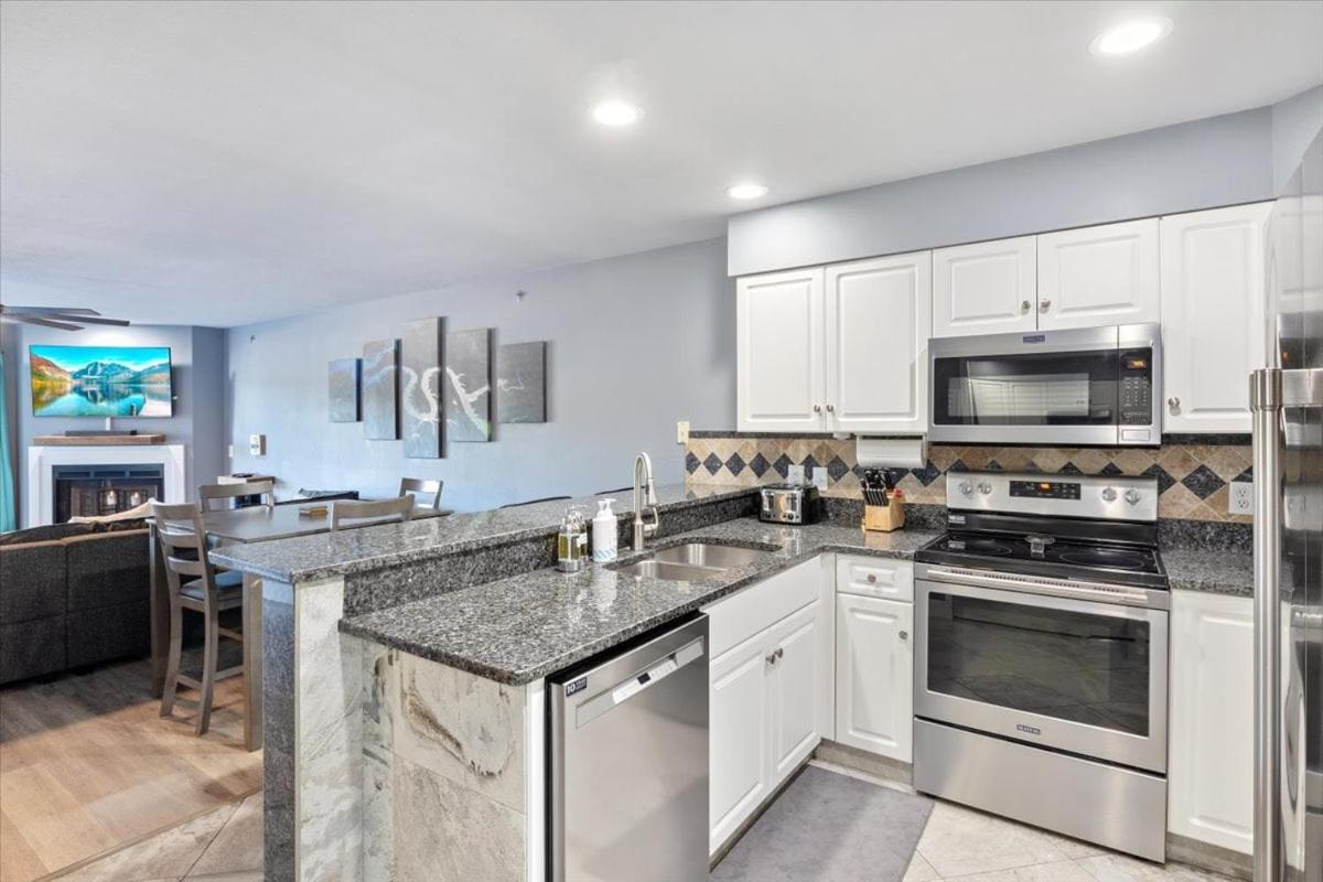 Lakeview Condo w/ 2 Pools & Beach - Family Fun Awaits at 21MM