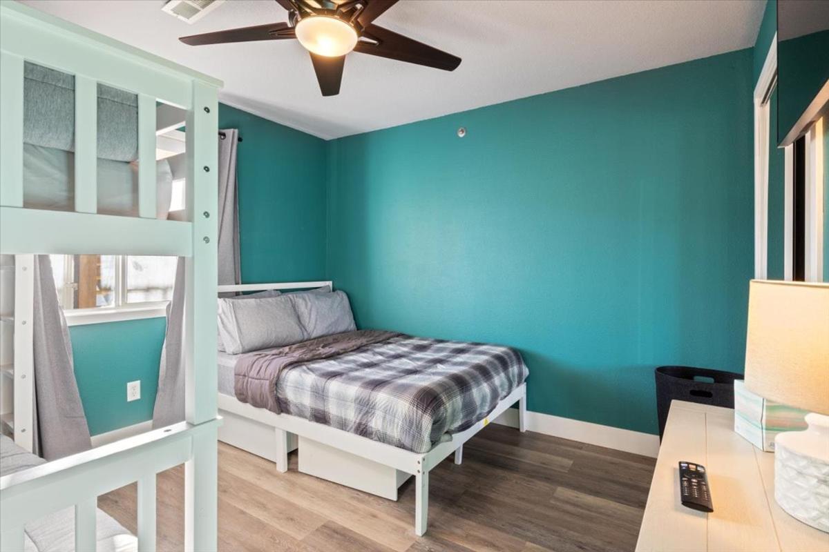 Lakeview Condo w/ 2 Pools & Beach - Family Fun Awaits at 21MM