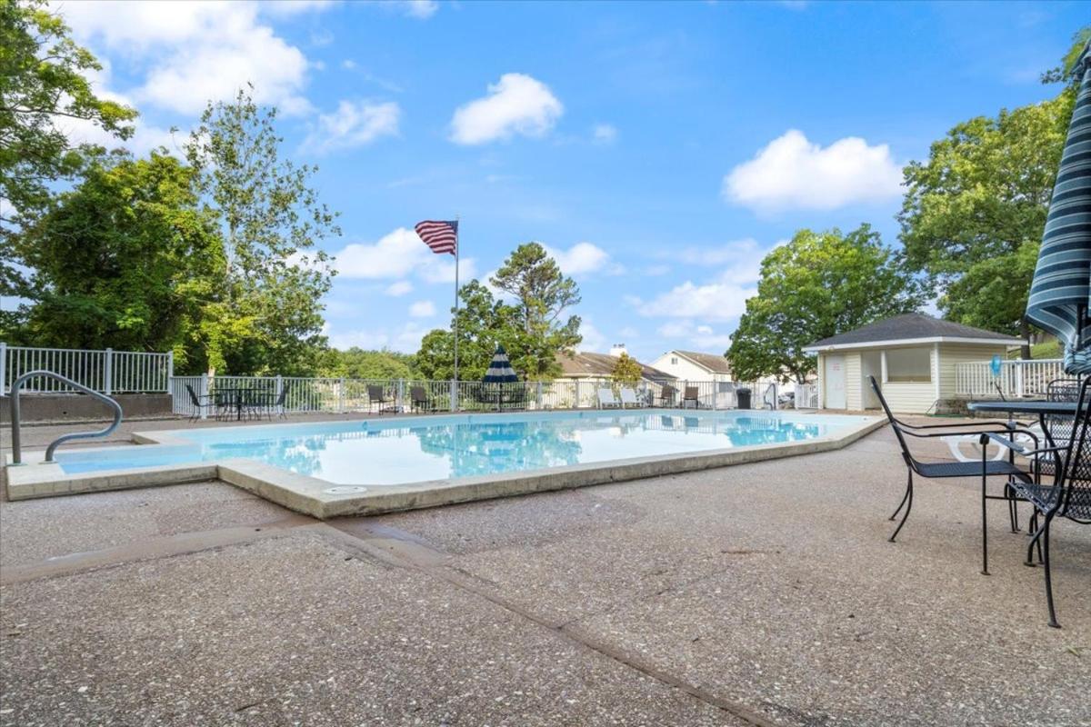 Lakeview Condo w/ 2 Pools & Beach - Family Fun Awaits at 21MM